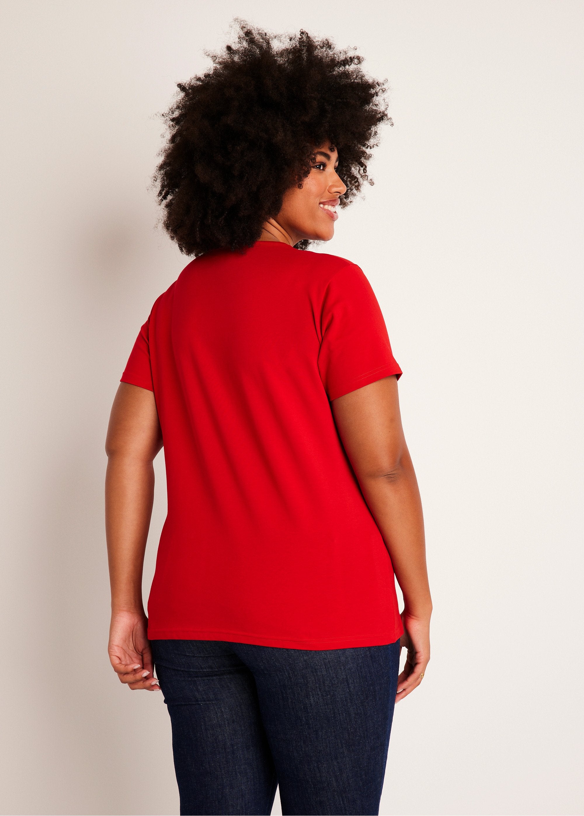 T-shirt_ricamata_con_scollo_a_V_Rosso_DO1_curvy