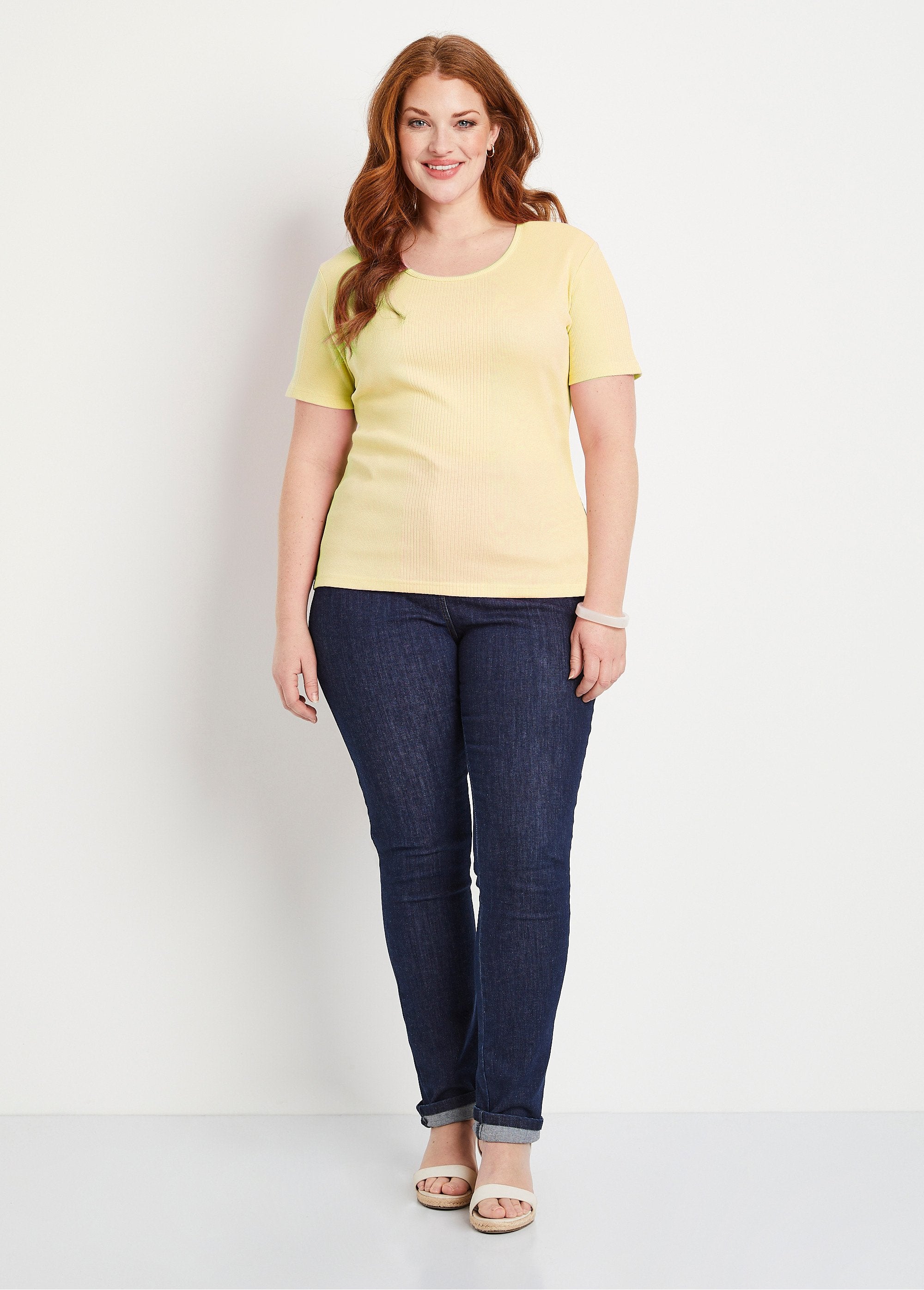 T-shirt_girocollo_in_maglia_a_coste_GIALLO_SF1_curvy