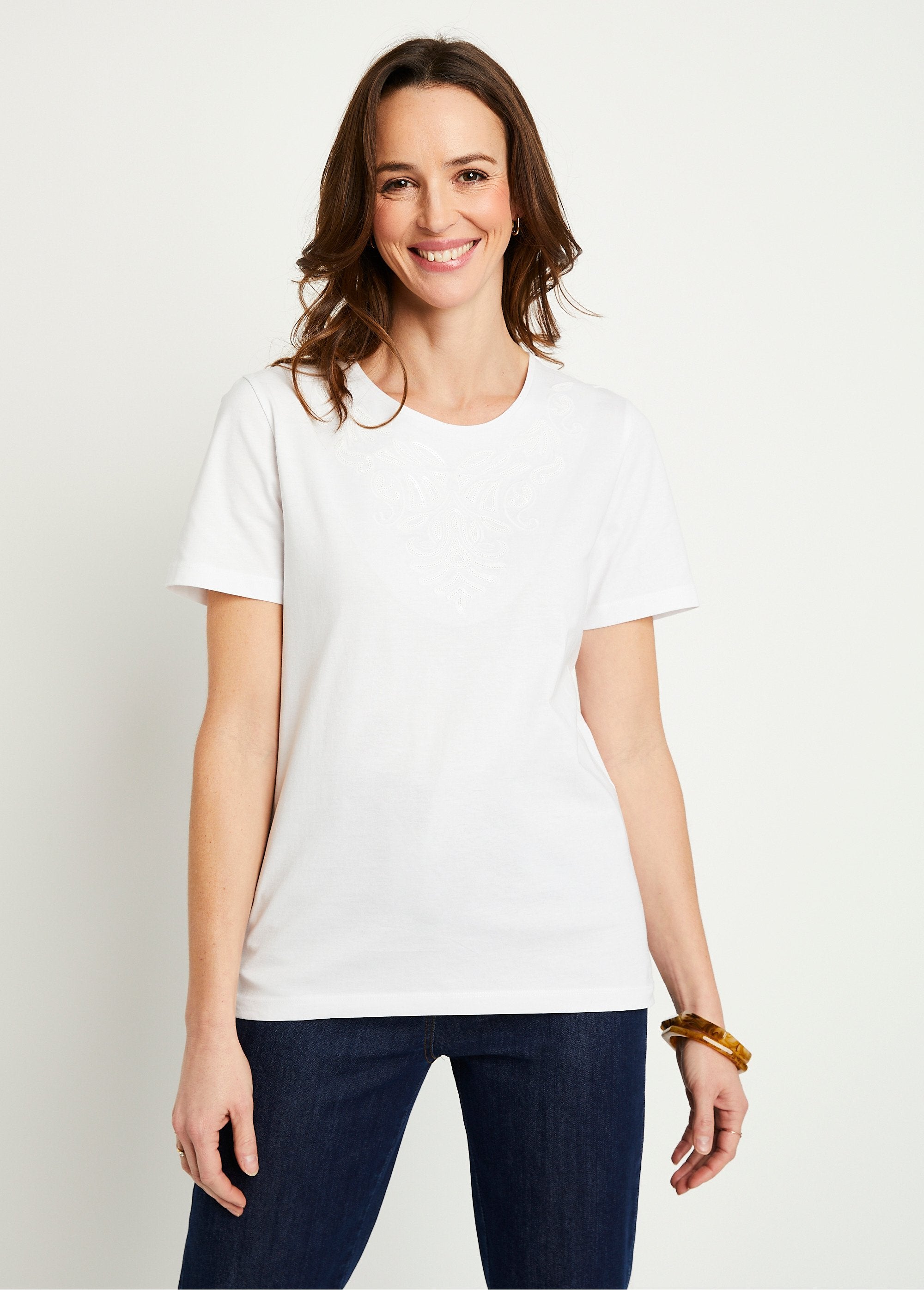 T-shirt_ricamata_a_maniche_corte_BIANCO_FA1_slim