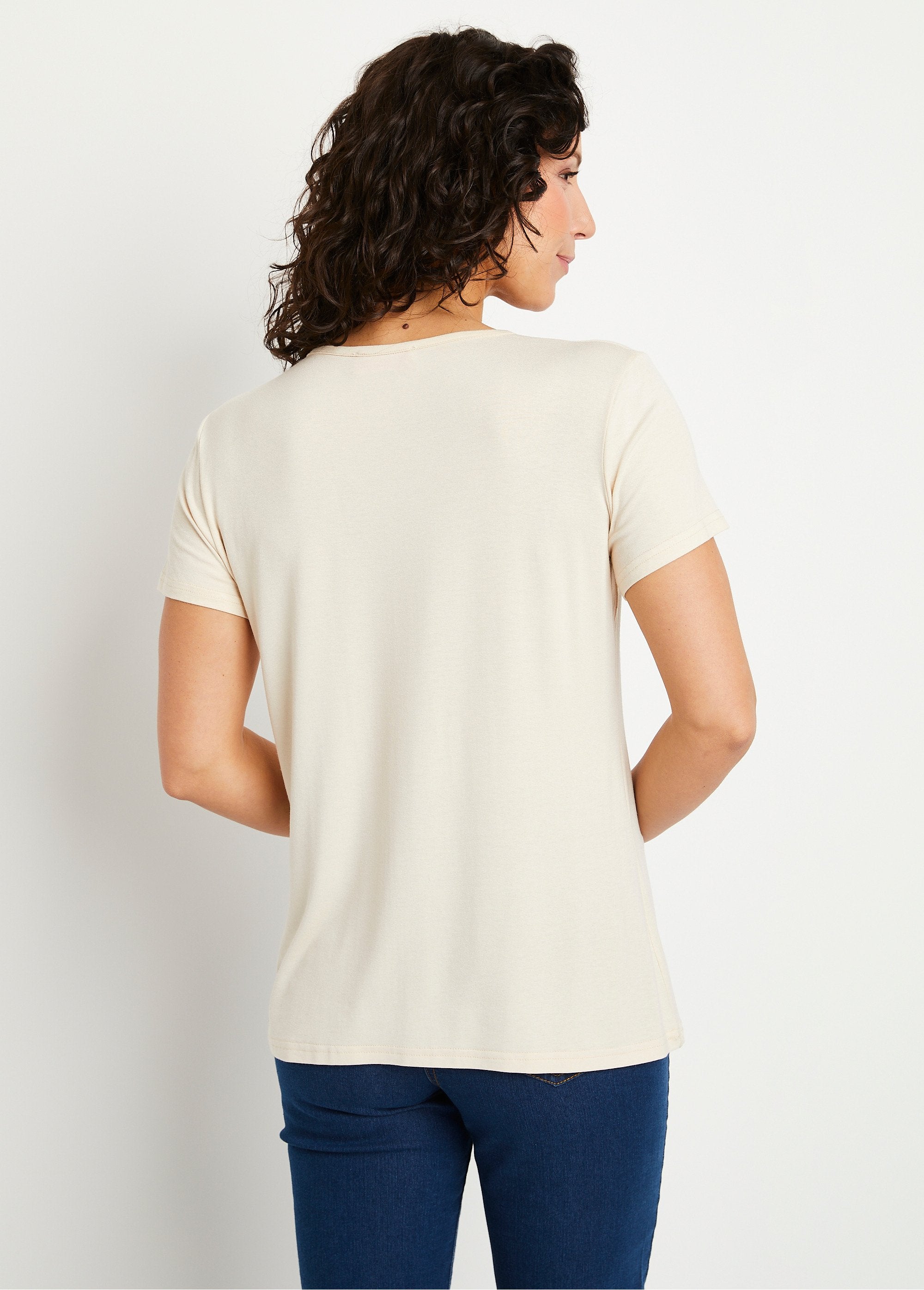 T-shirt_gioiello_con_scollo_rotondo_Beige_semplice_DO1_slim