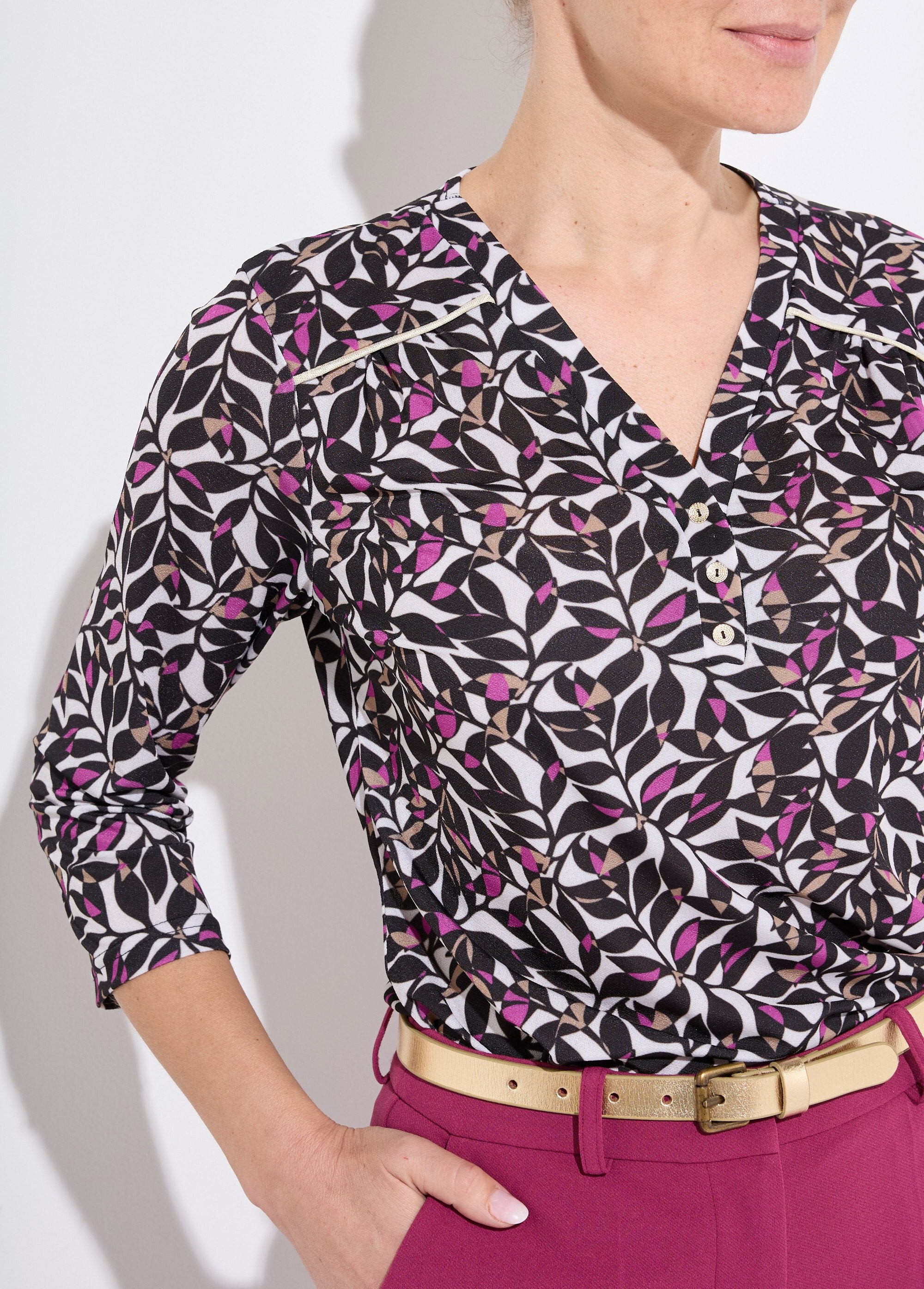 T-shirt_corta_con_scollo_a_V_e_maniche_a_3/4_con_stampa_di_foglie_Ecru_et_rose_DE1_slim