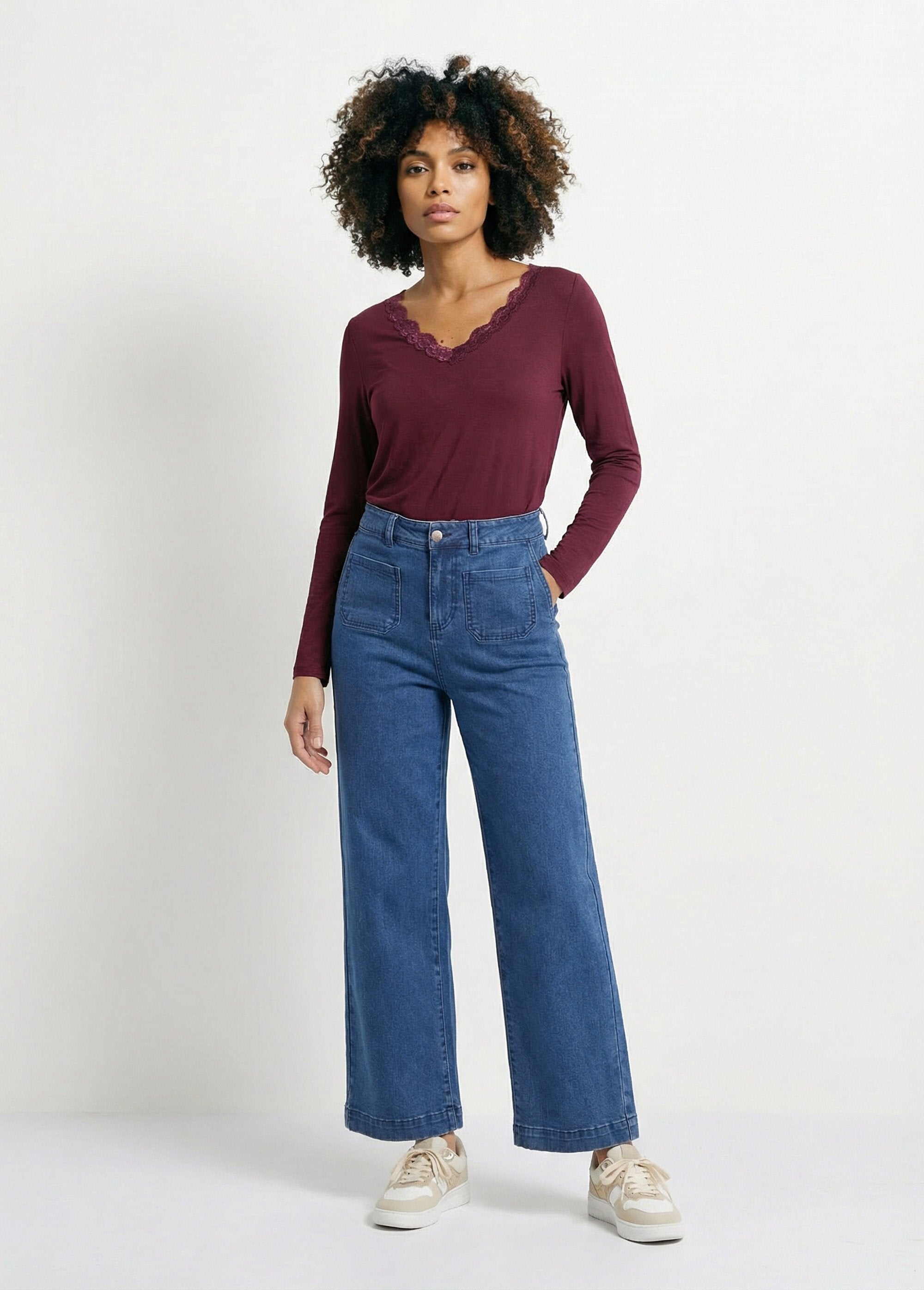 T-shirt_corta_con_scollo_a_V_in_pizzo,_maniche_lunghe_Prune_SF1_slim