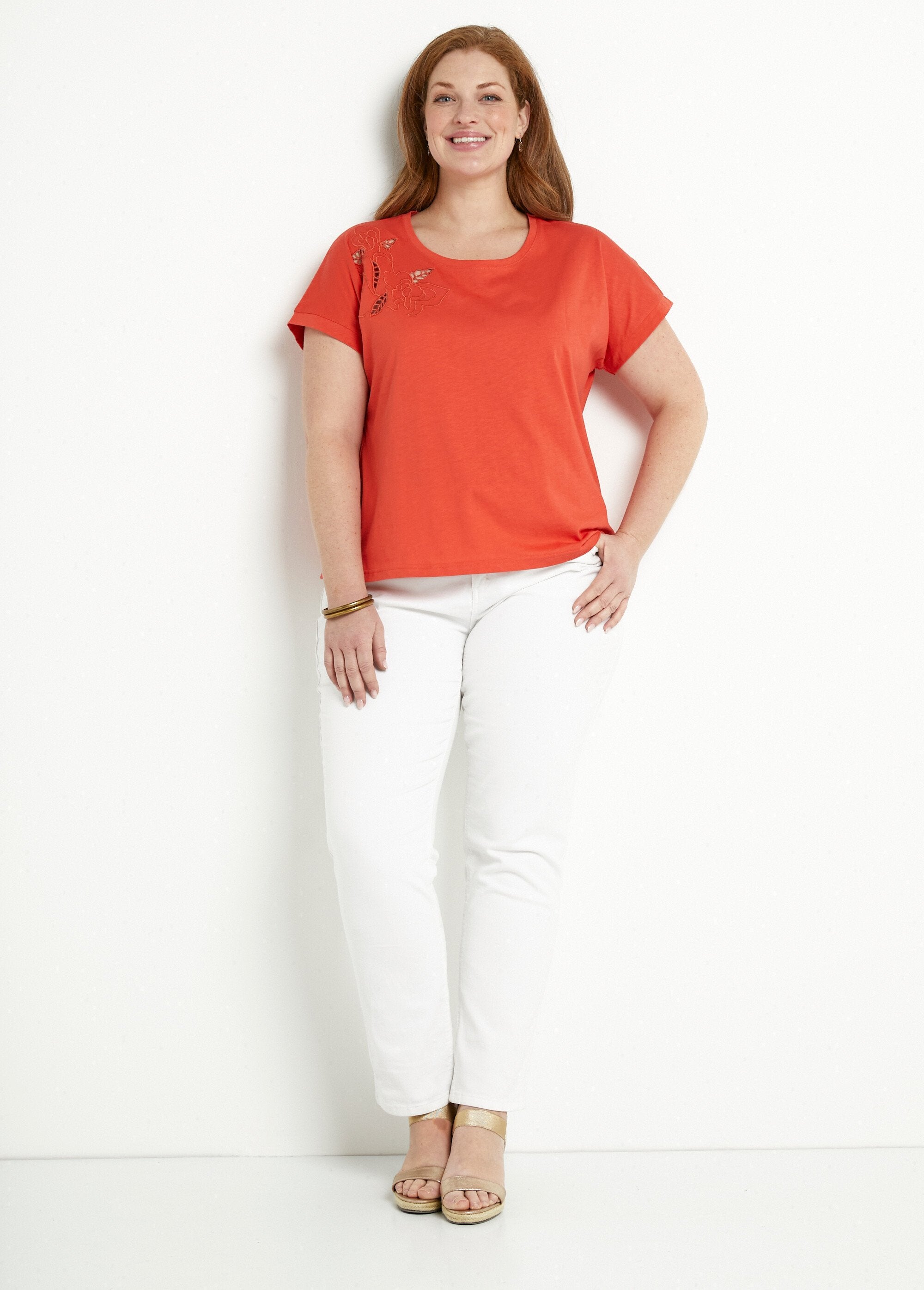 T-shirt_a_manica_corta_ricamata_a_tinta_unita_Capucine_SF1_curvy