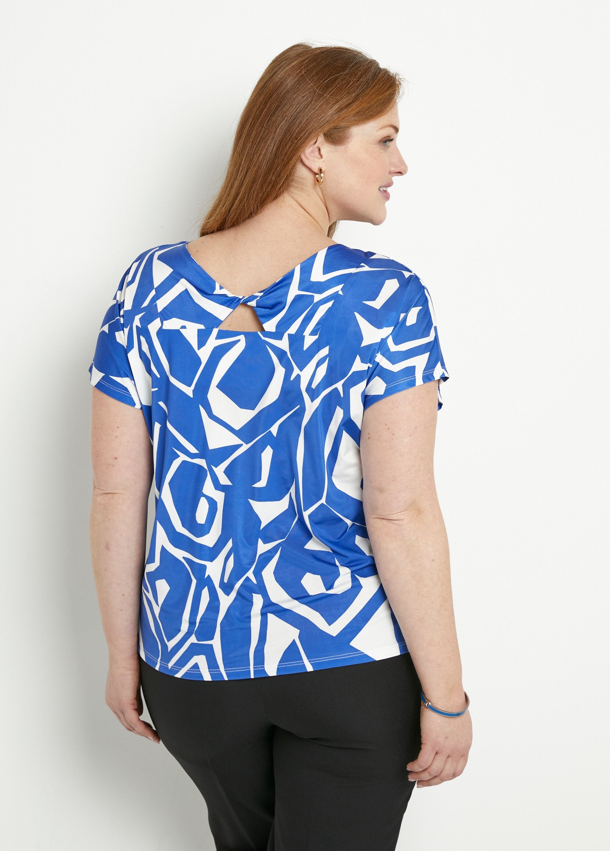 T-shirt_grafica_con_scollo_a_V_Bleu_et_blanc_DO1_curvy