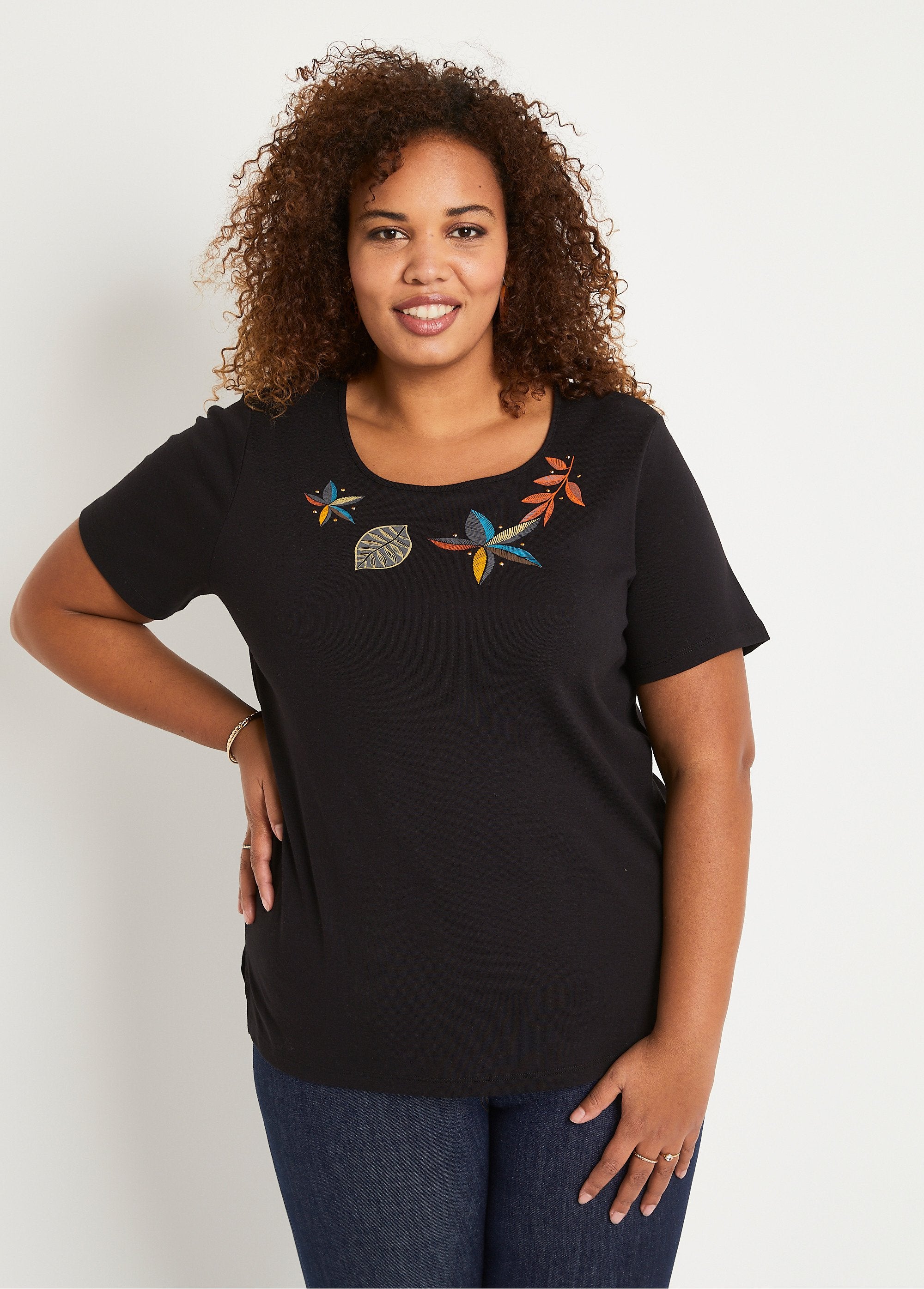 T-shirt_dritta_a_maniche_lunghe_NERO_FA1_curvy