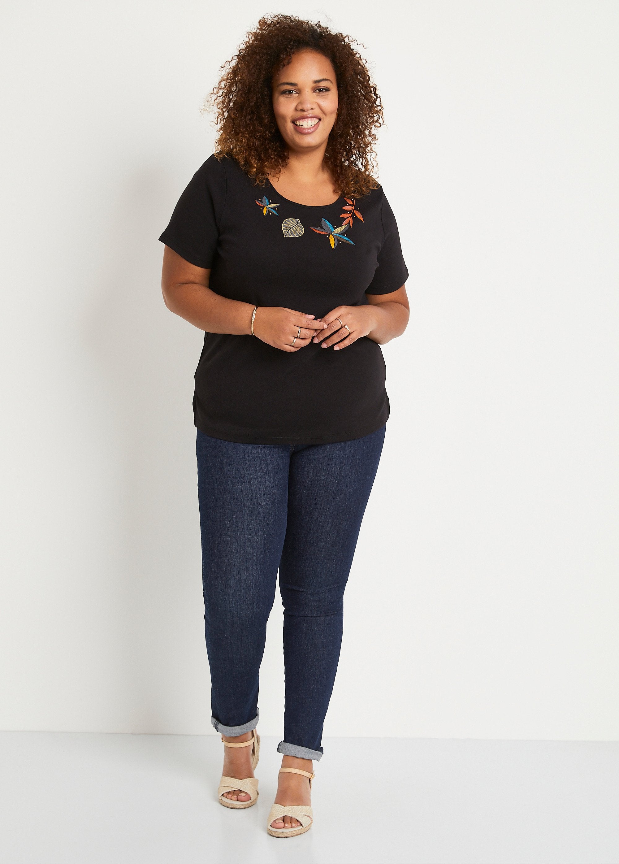 T-shirt_dritta_a_maniche_lunghe_NERO_SF1_curvy