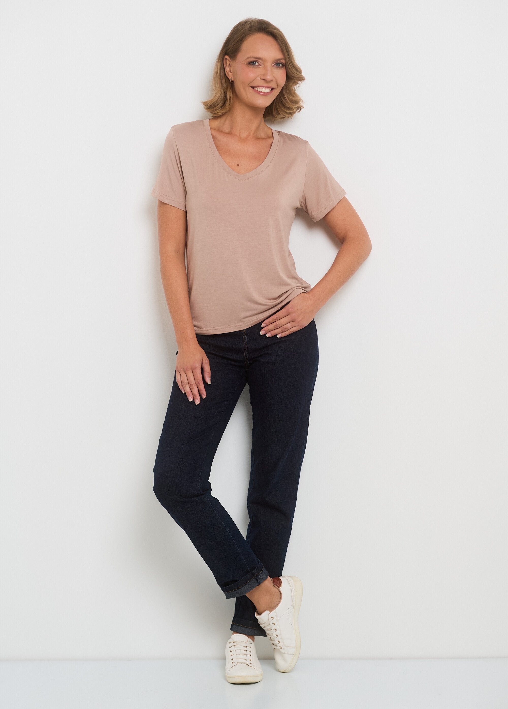 T-shirt_fluida_con_scollo_a_V_e_maniche_corte_Taupe_SF1_slim