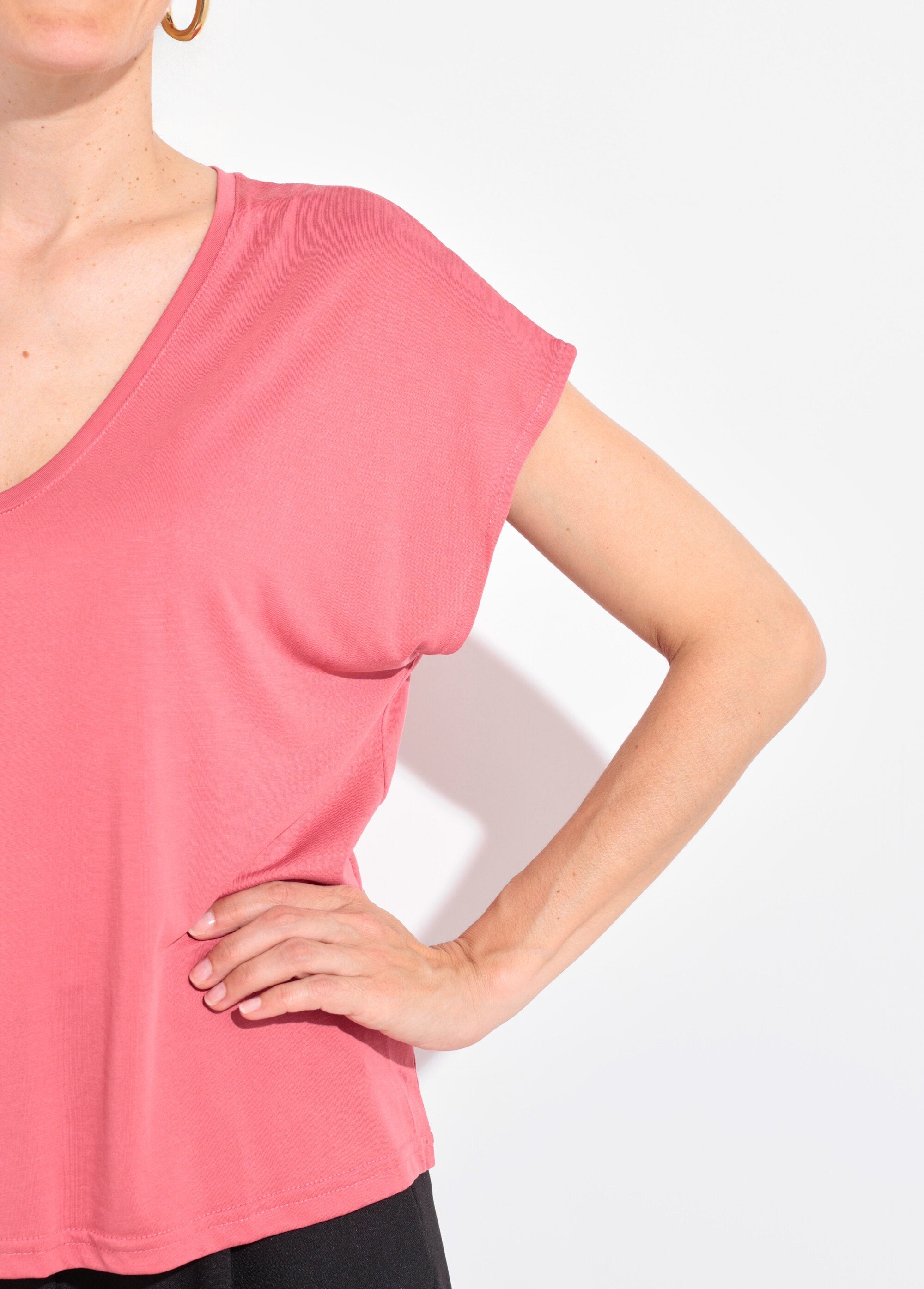 Maglietta_a_maniche_corte_e_aderente_Rose_blush_DE2_slim