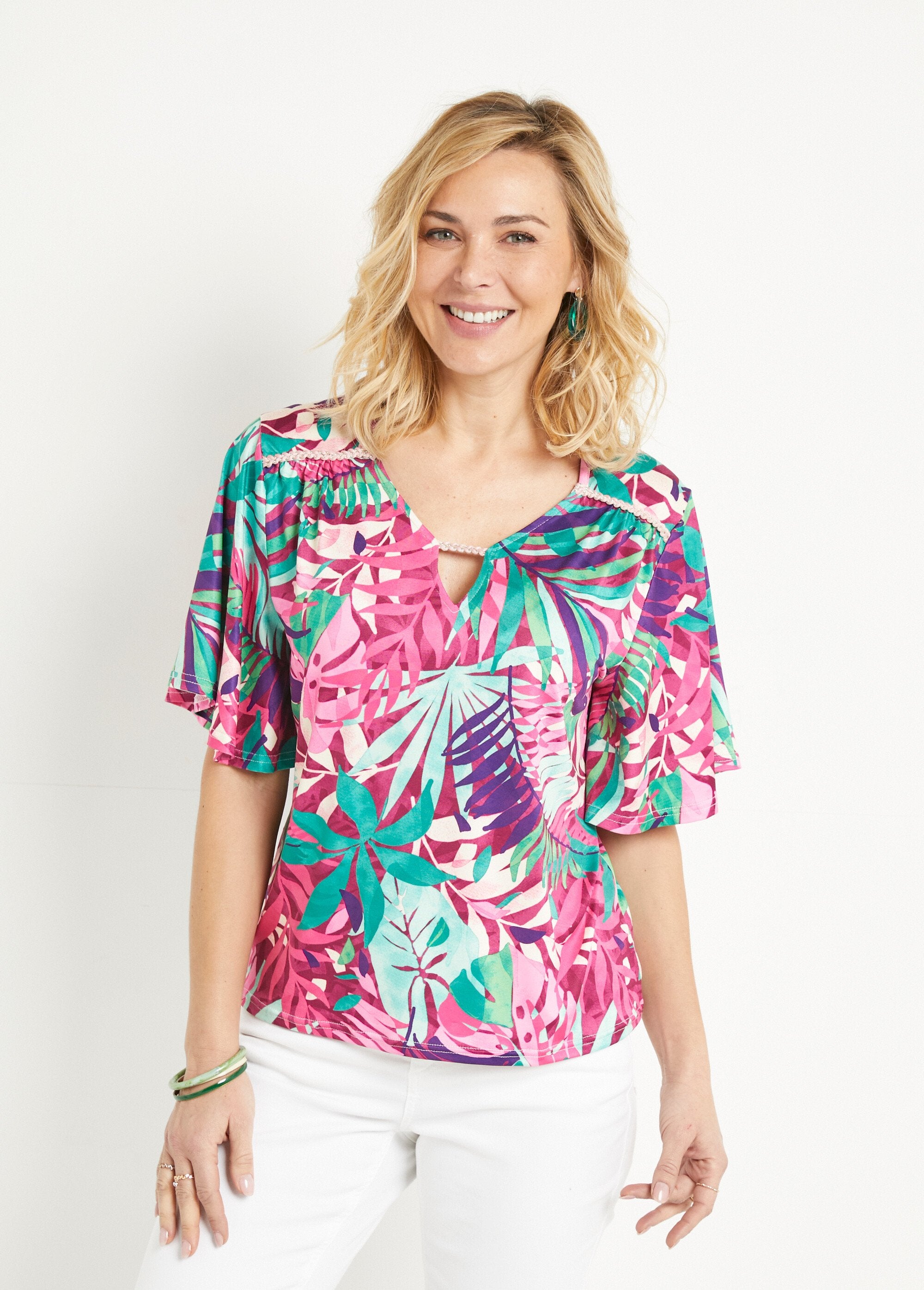 T-shirt_con_stampa_tropicale_e_maniche_a_farfalla_Multicolore_FA1_slim