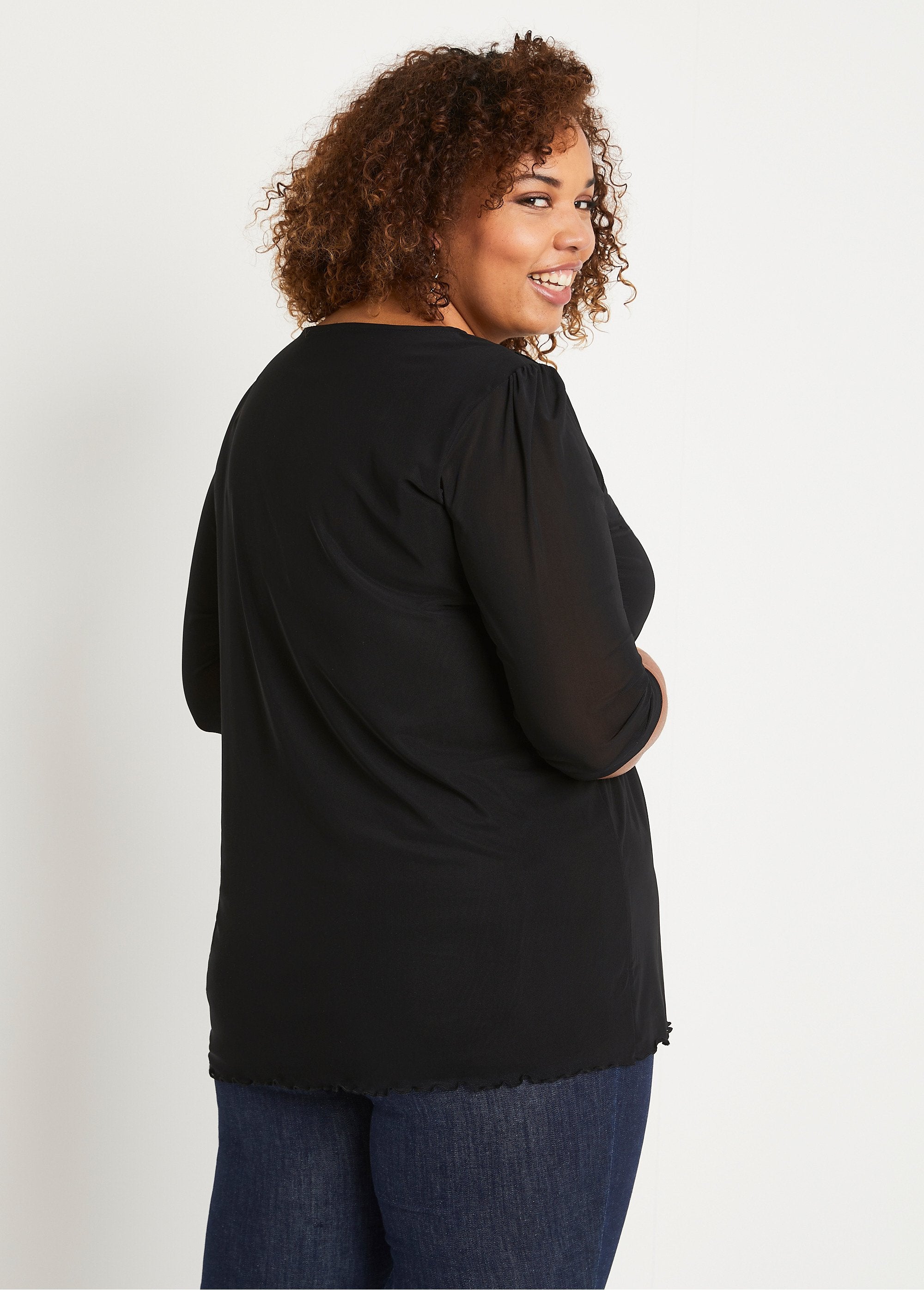 T-shirt_lunga_a_rete_ricamata_NERO_DO1_curvy