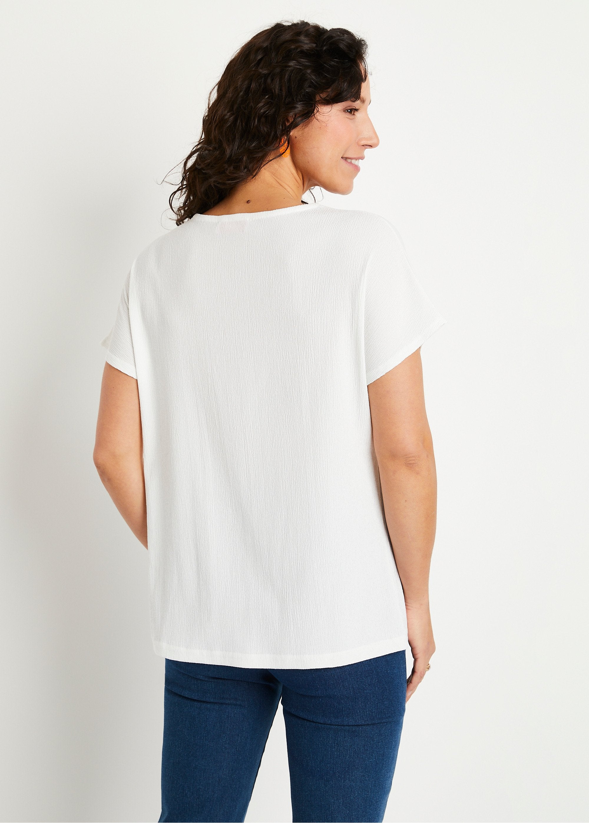 T-shirt_lunga_e_sciolta_con_ricamo_in_tinta_unita_BIANCO_DO1_slim