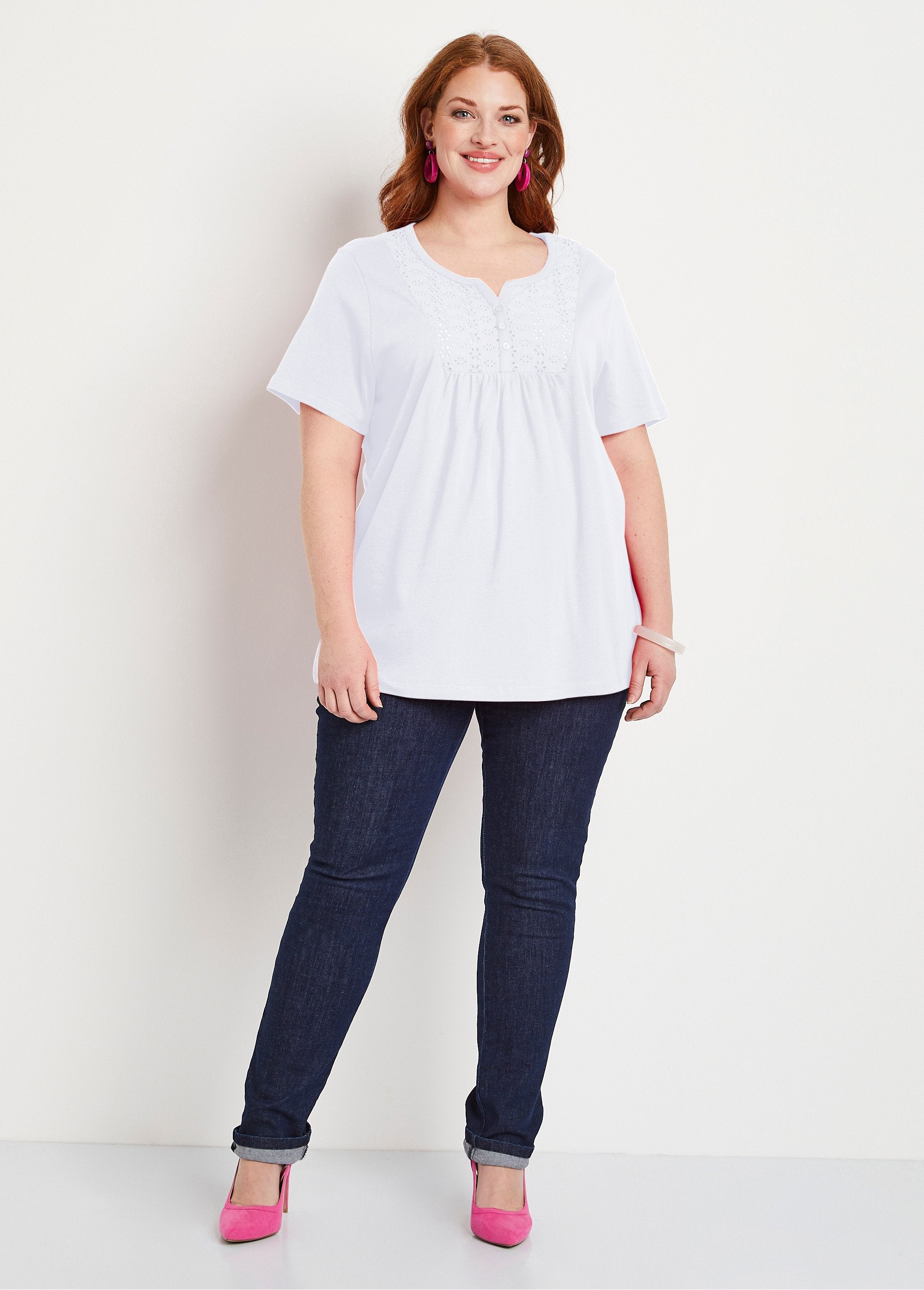 T-shirt_lunga_con_bottoni_e_ricamo_in_broderie_anglaise_BIANCO_SF1_curvy