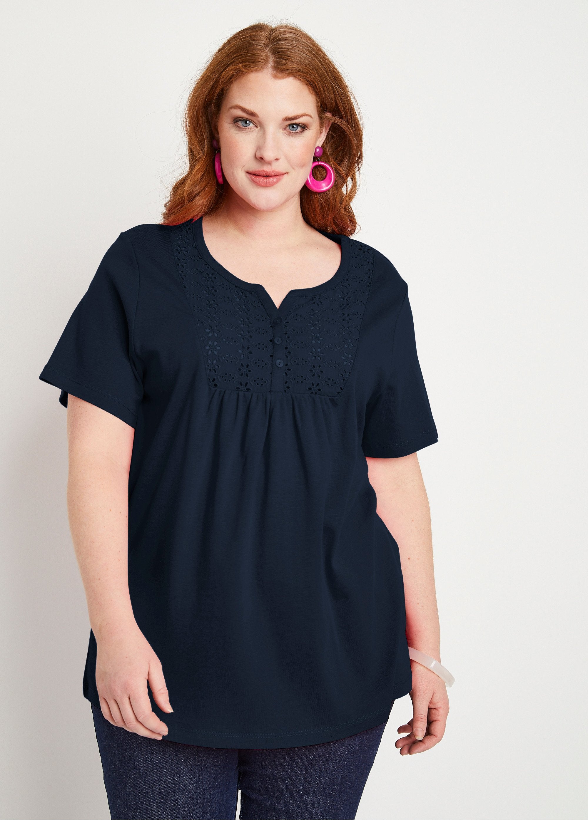 T-shirt_lunga_con_bottoni_e_ricamo_in_broderie_anglaise_Marino_FA1_curvy