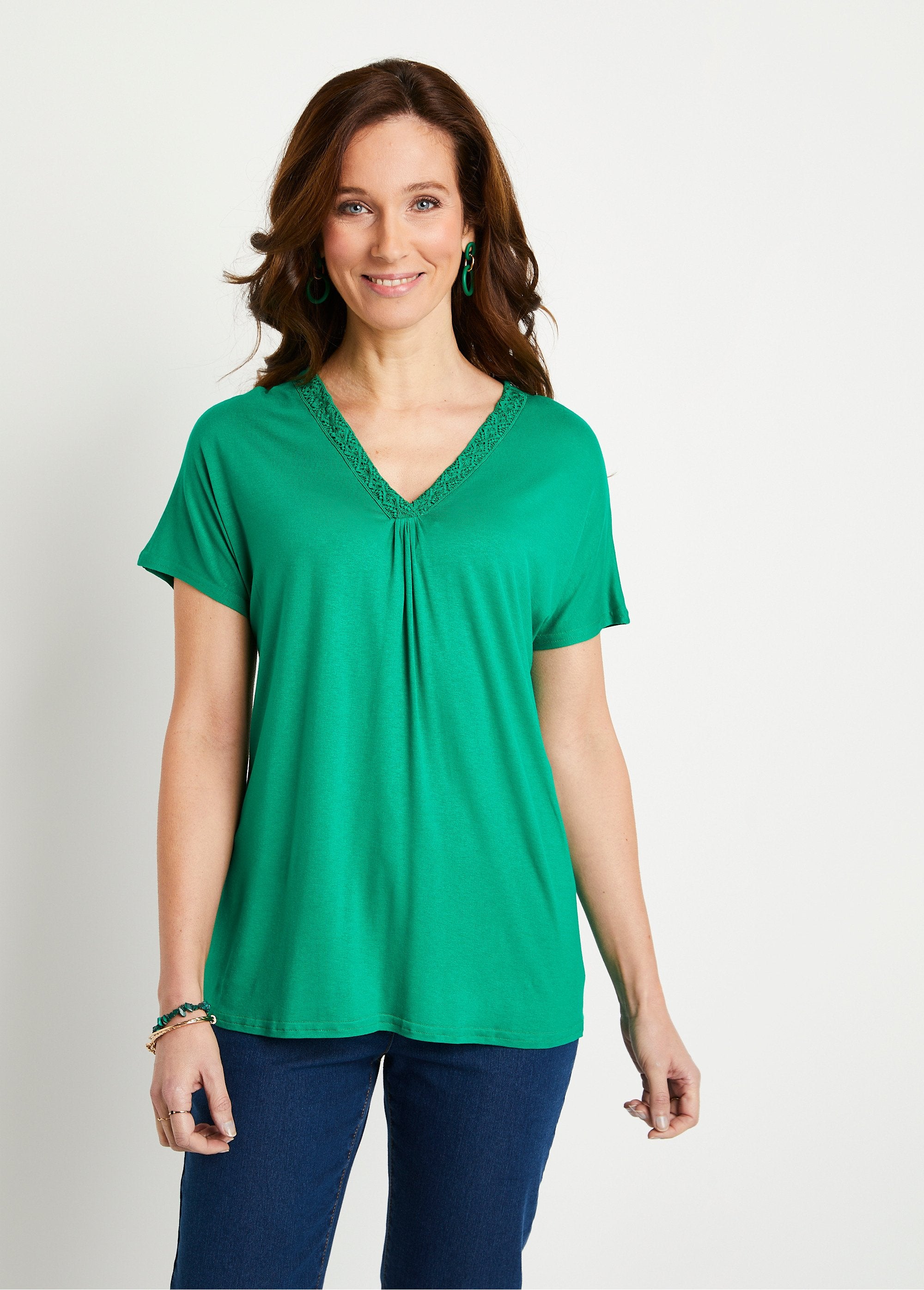 T-shirt_lunga_e_svasata_in_pizzo_Verde_FA1_slim