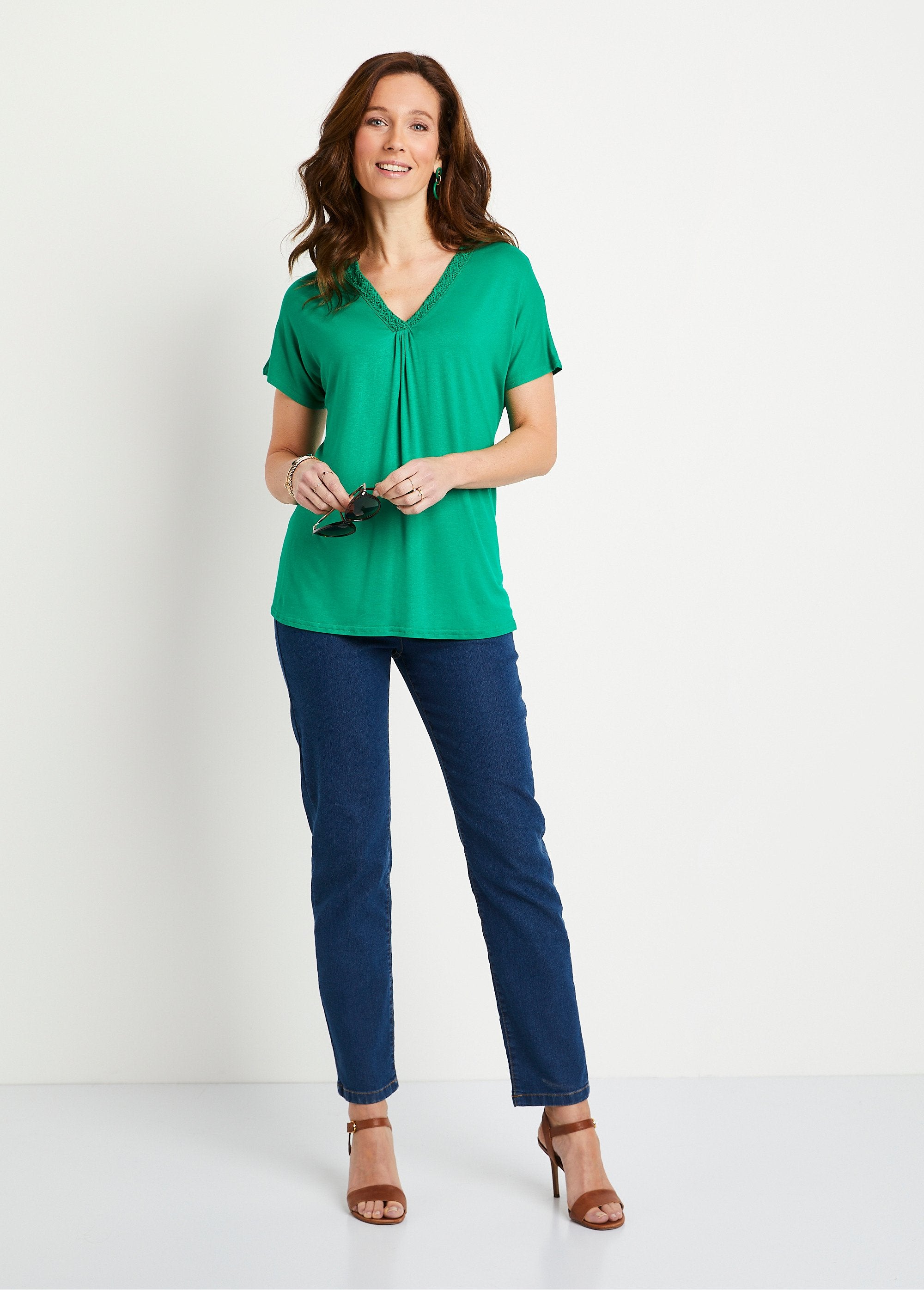 T-shirt_lunga_e_svasata_in_pizzo_Verde_SF1_slim