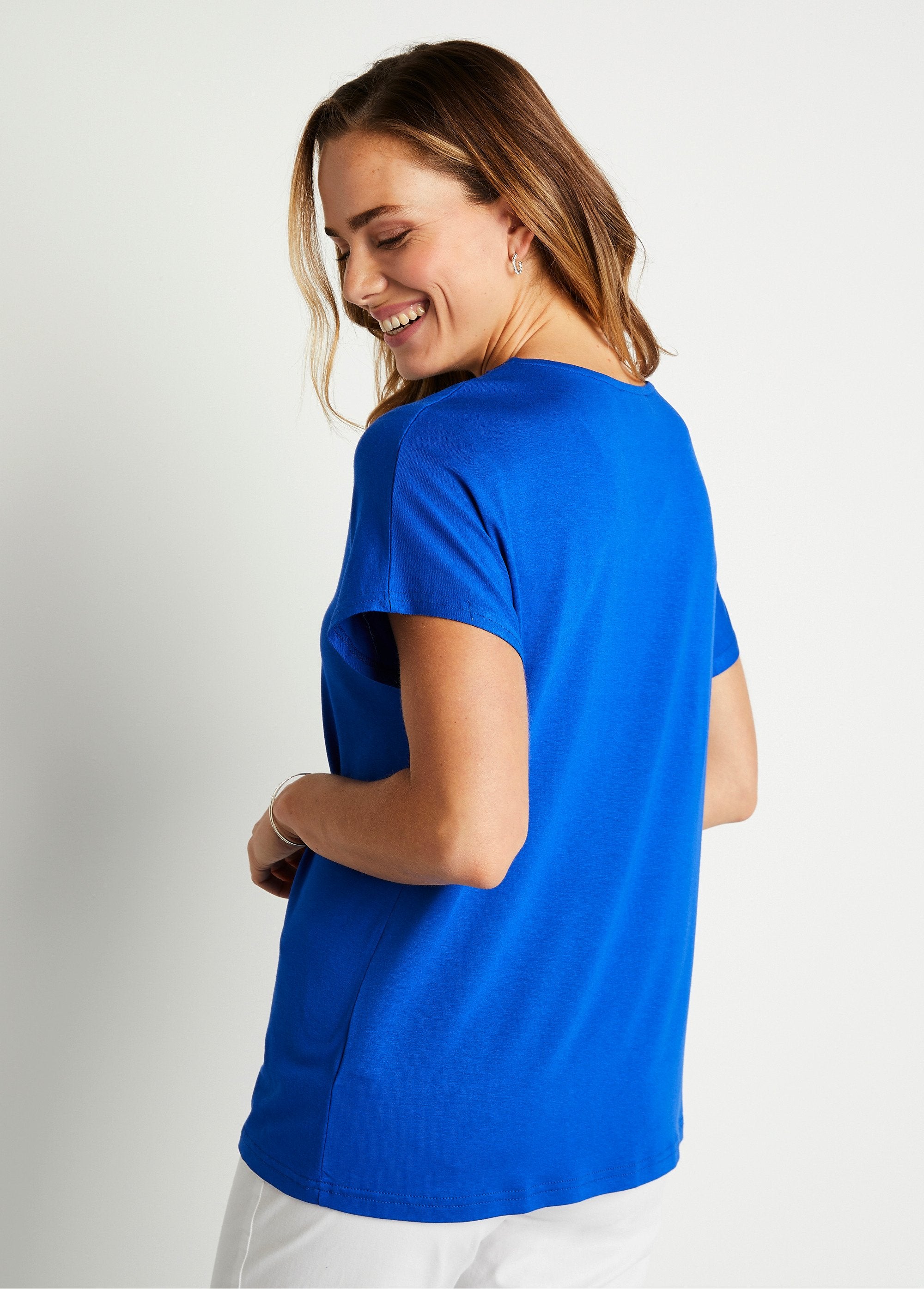 T-shirt_lunga_e_svasata_in_pizzo_Blu_duro_DO1_slim