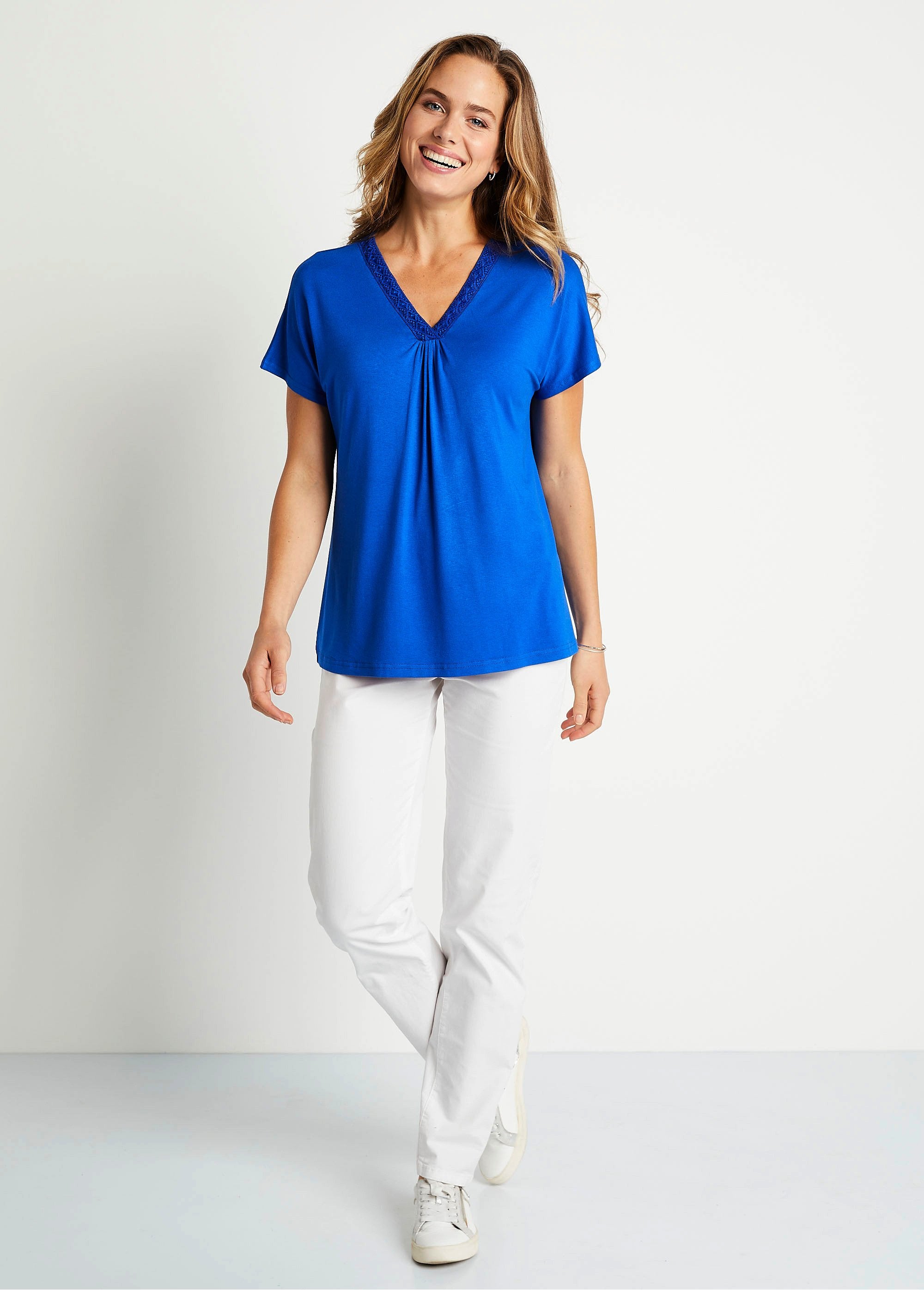 T-shirt_lunga_e_svasata_in_pizzo_Blu_duro_SF1_slim