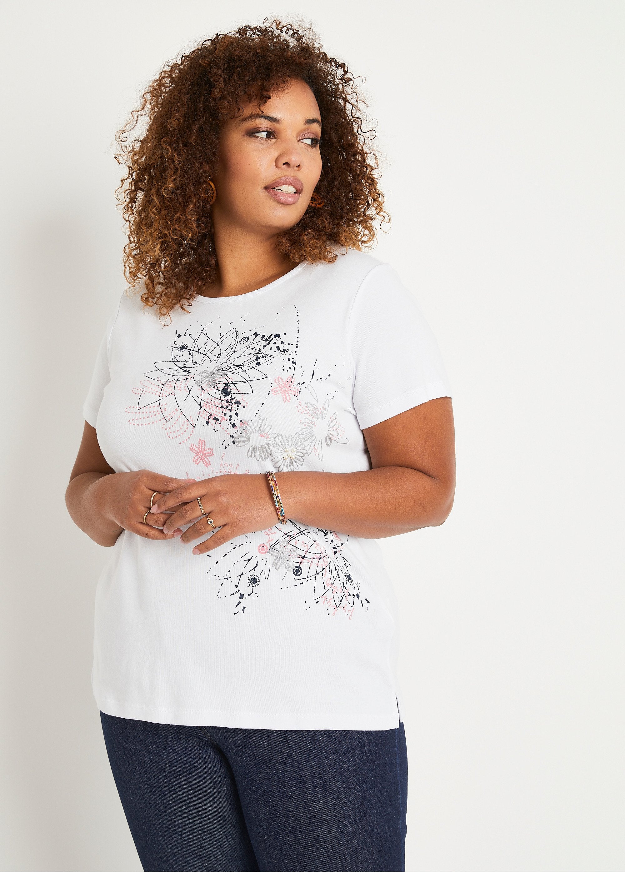 T-shirt_lunga_a_fiori_con_spacchi_laterali_BIANCO_FA1_curvy