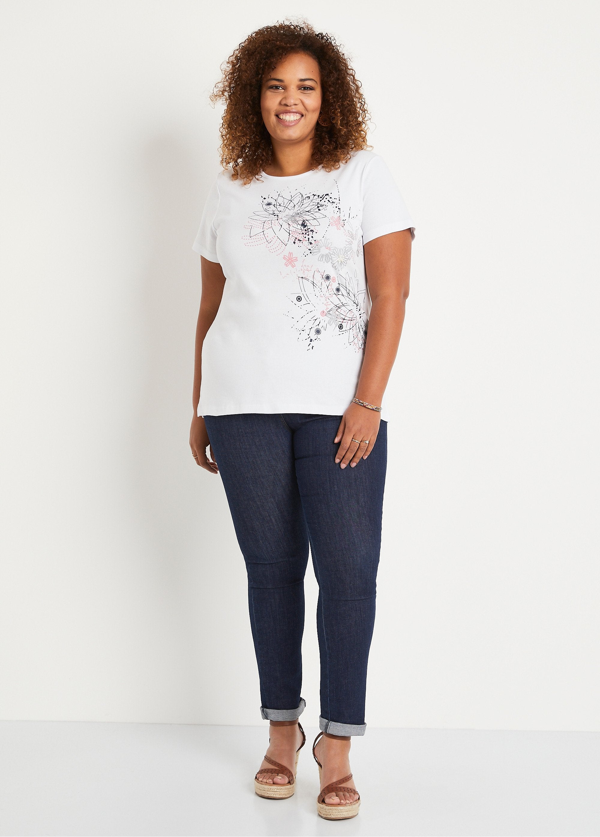 T-shirt_lunga_a_fiori_con_spacchi_laterali_BIANCO_SF1_curvy