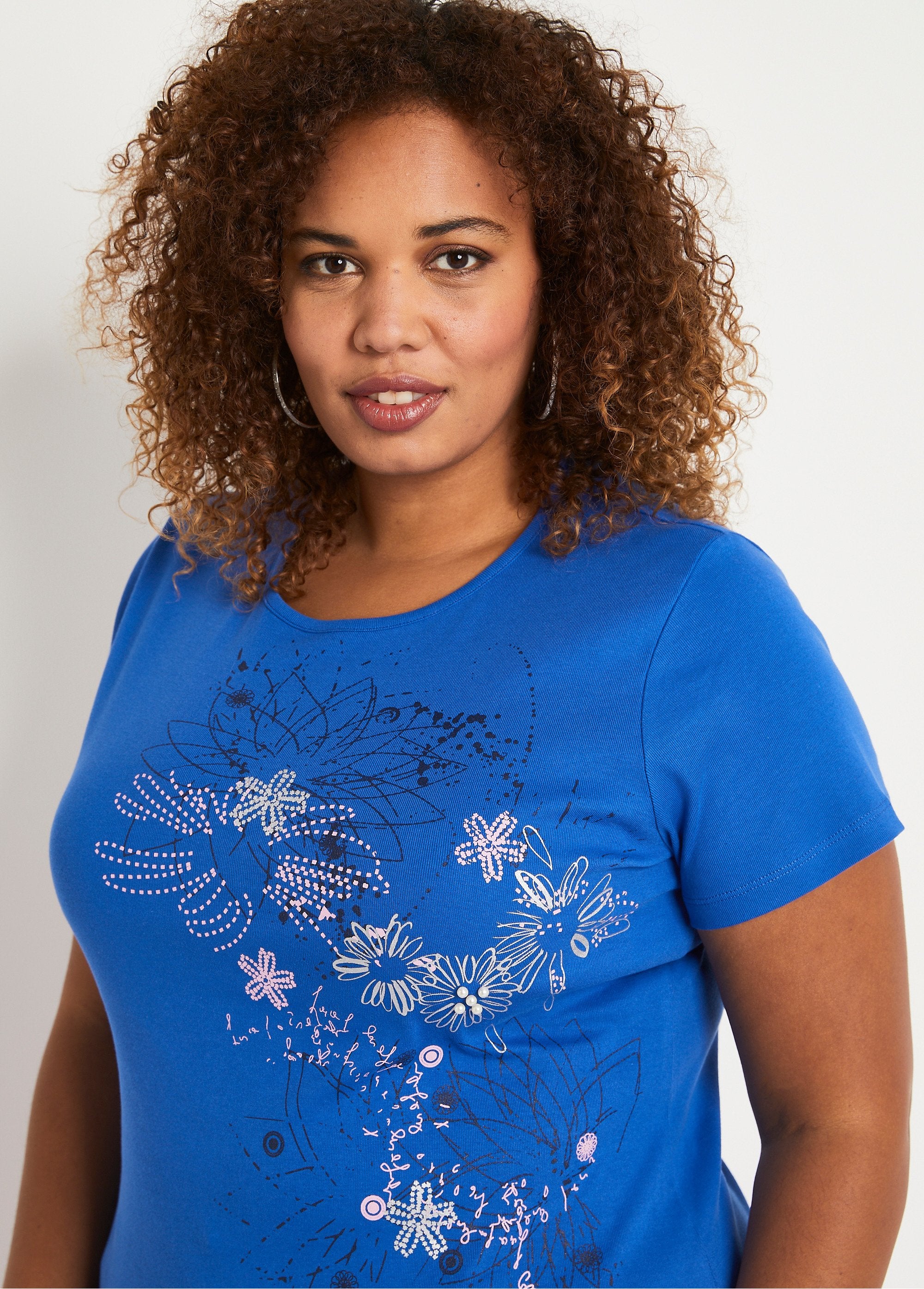 T-shirt_lunga_a_fiori_con_spacchi_laterali_BLU_DE2_curvy