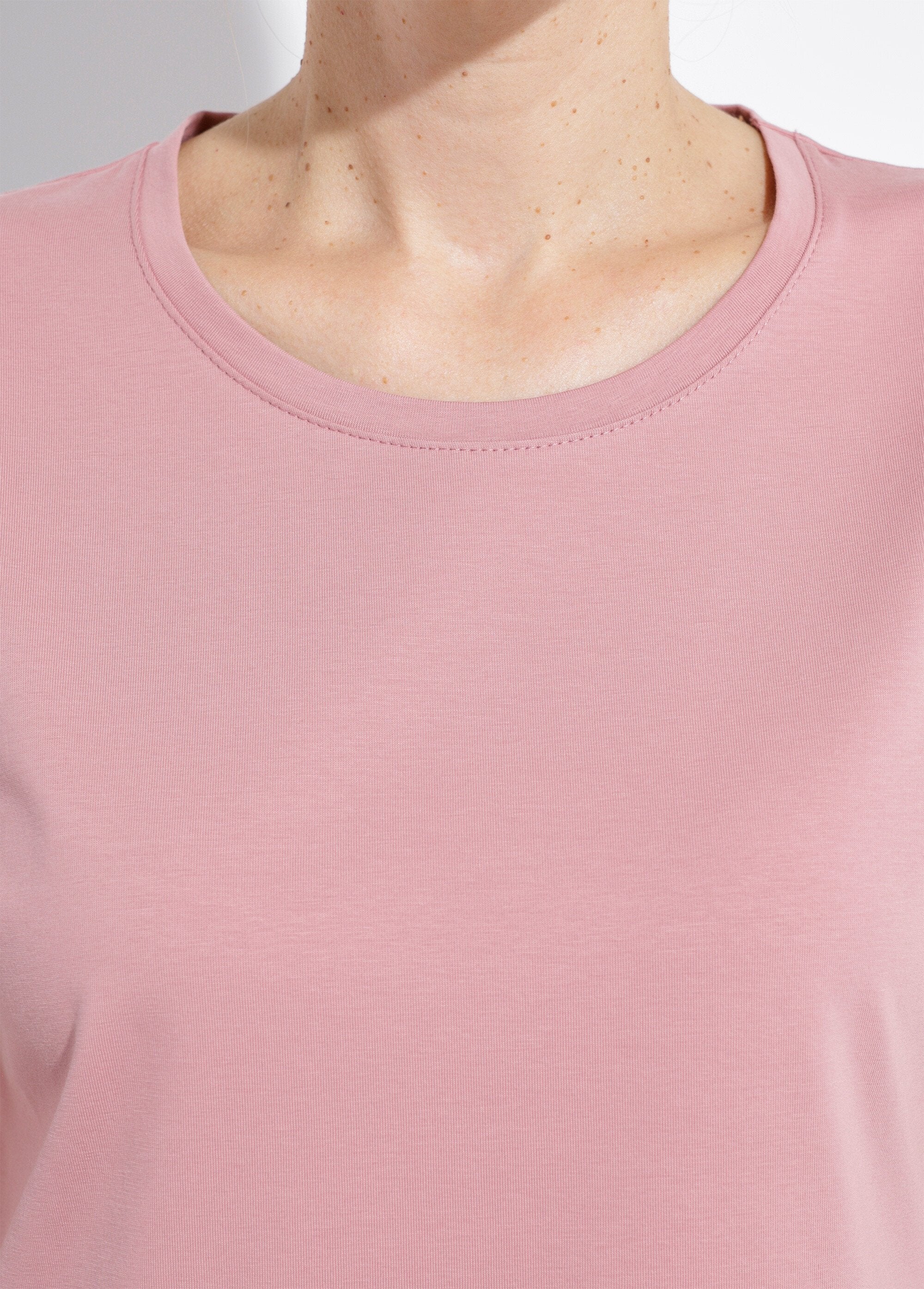 T-shirt_a_maniche_corte_in_cotone_stretch_ricamato_Rose_DE1_slim