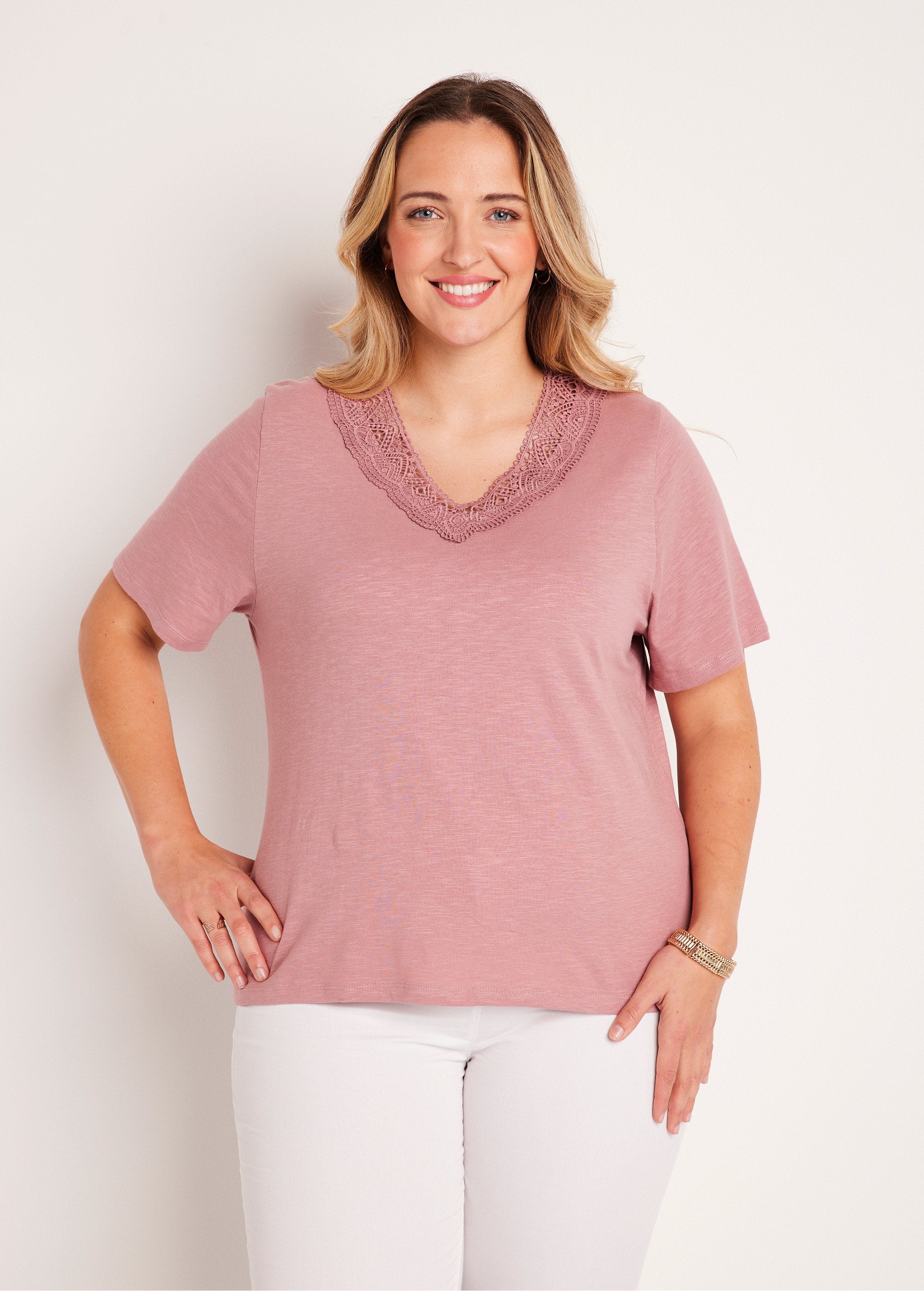 T-shirt_a_maniche_corte_in_cotone_e_macramé_Rosa_FA1_curvy