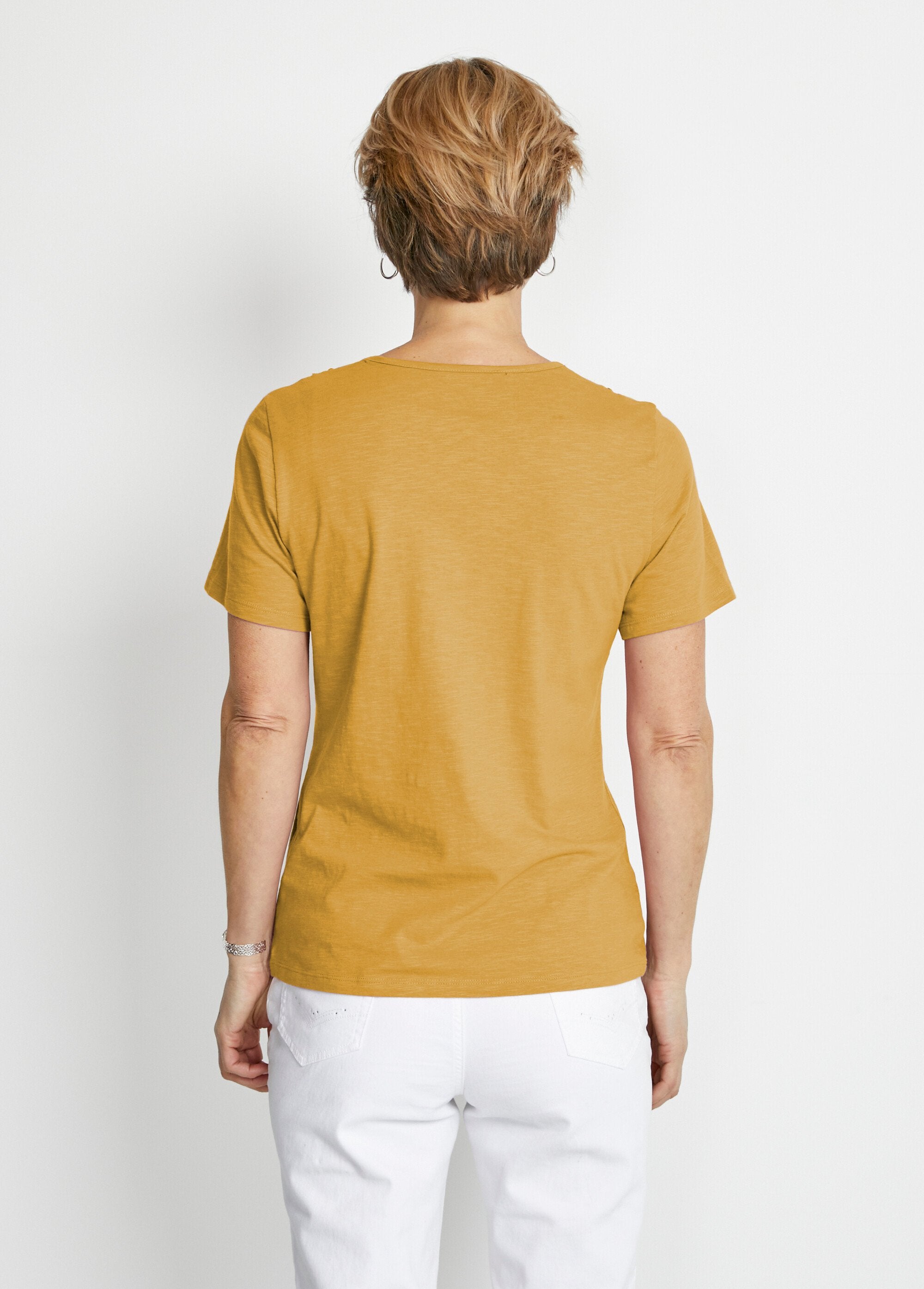 T-shirt_a_maniche_corte_in_cotone_e_macramé_Miele_DO1_slim