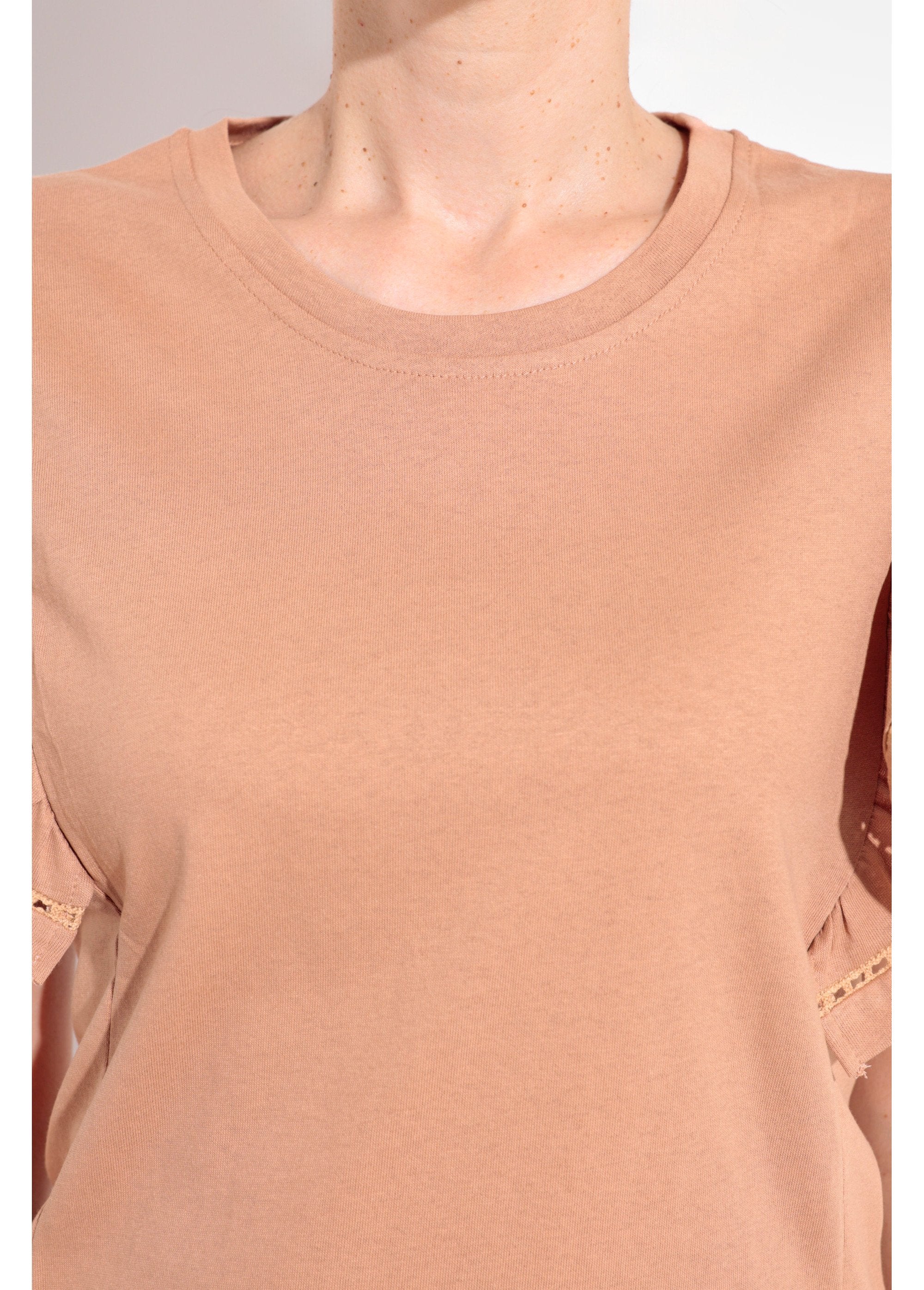 T-shirt_traforata_a_maniche_corte_con_ruches_Camel_DE2_slim