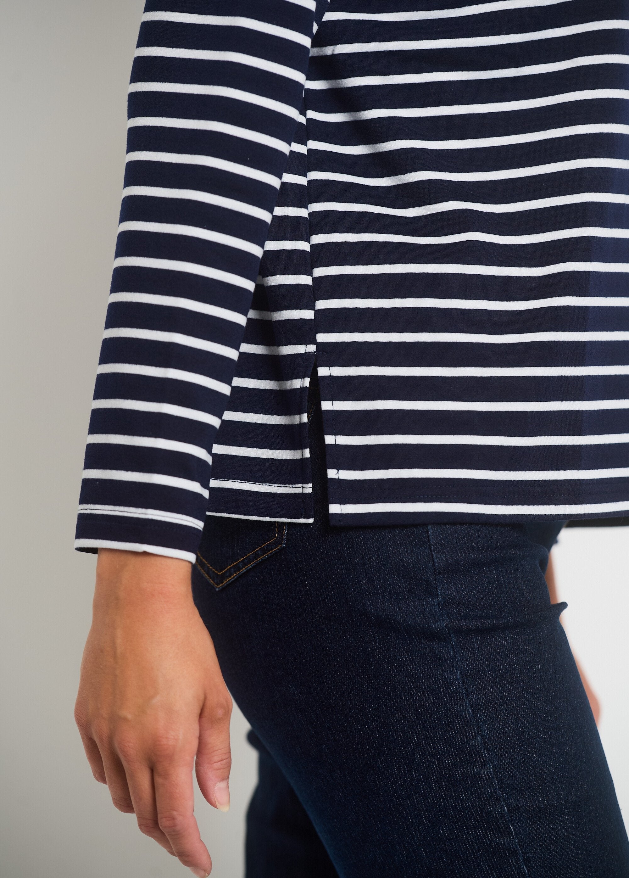 T-shirt_a_righe_con_scollo_in_strass_Marine_raye_DE2_slim