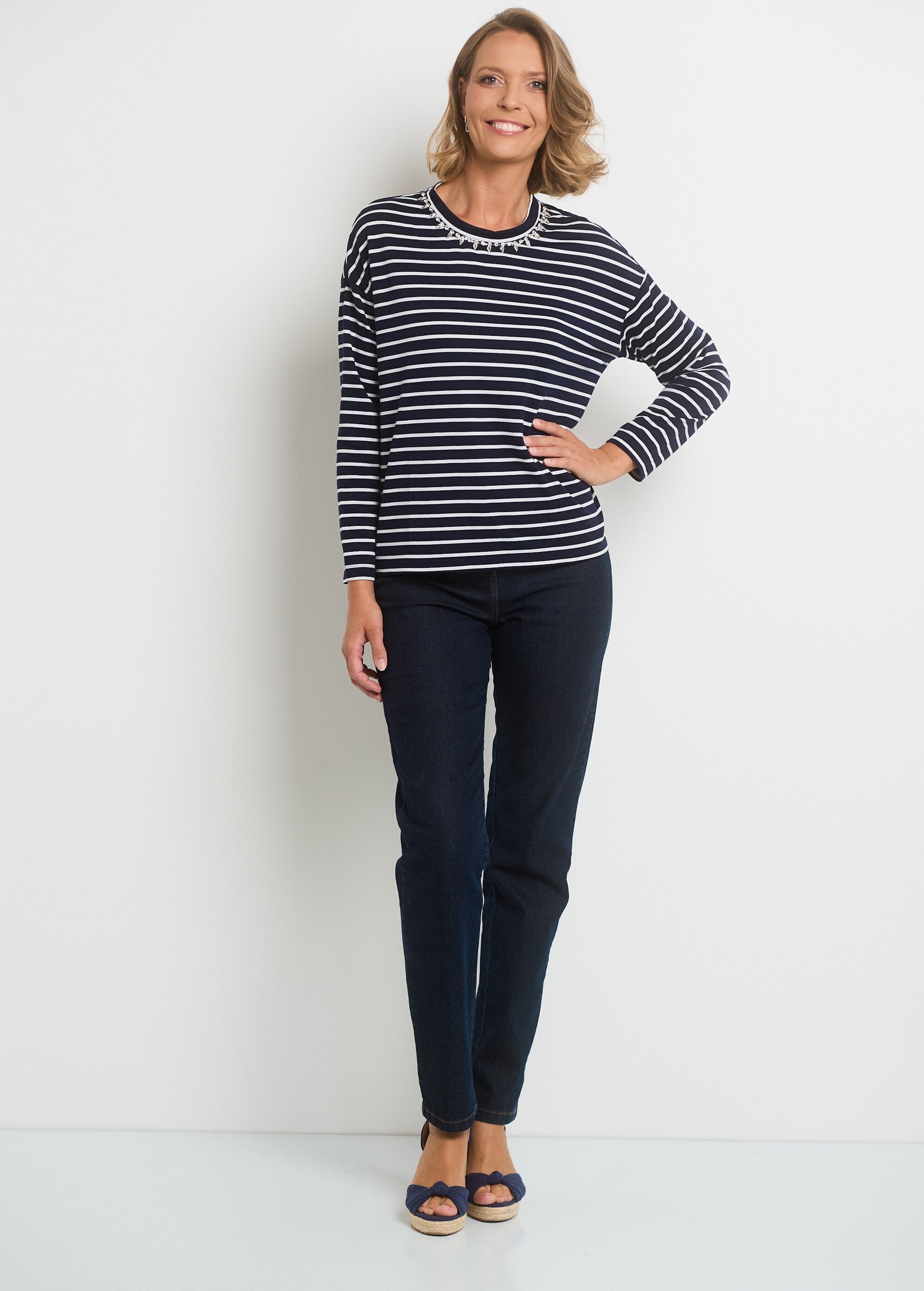 T-shirt_a_righe_con_scollo_in_strass_Marine_raye_SF1_slim