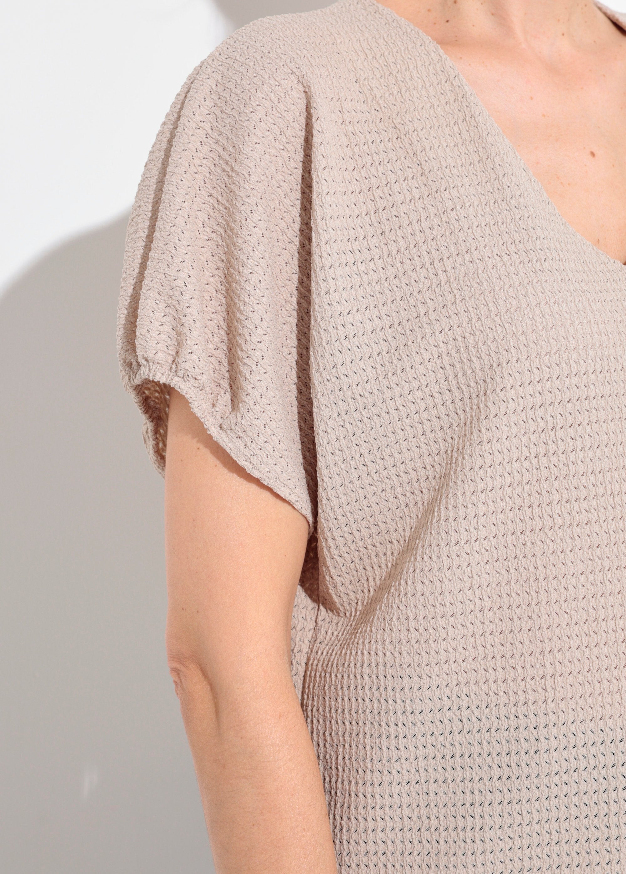 T-shirt_testurizzata_con_maniche_elasticizzate_Ficelle_DE2_slim