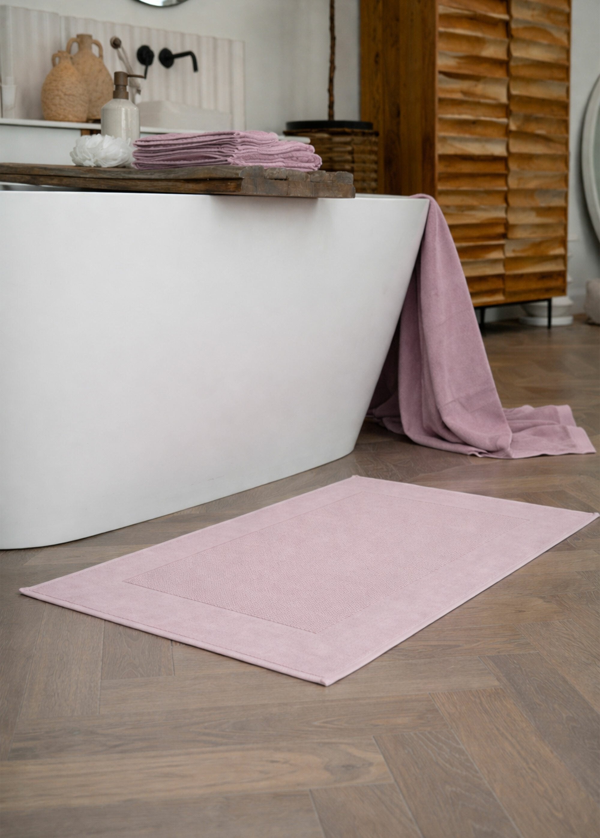 Tappeto_da_bagno_in_spugna_con_listelli_sottili_Rose_pale_SF1_slim