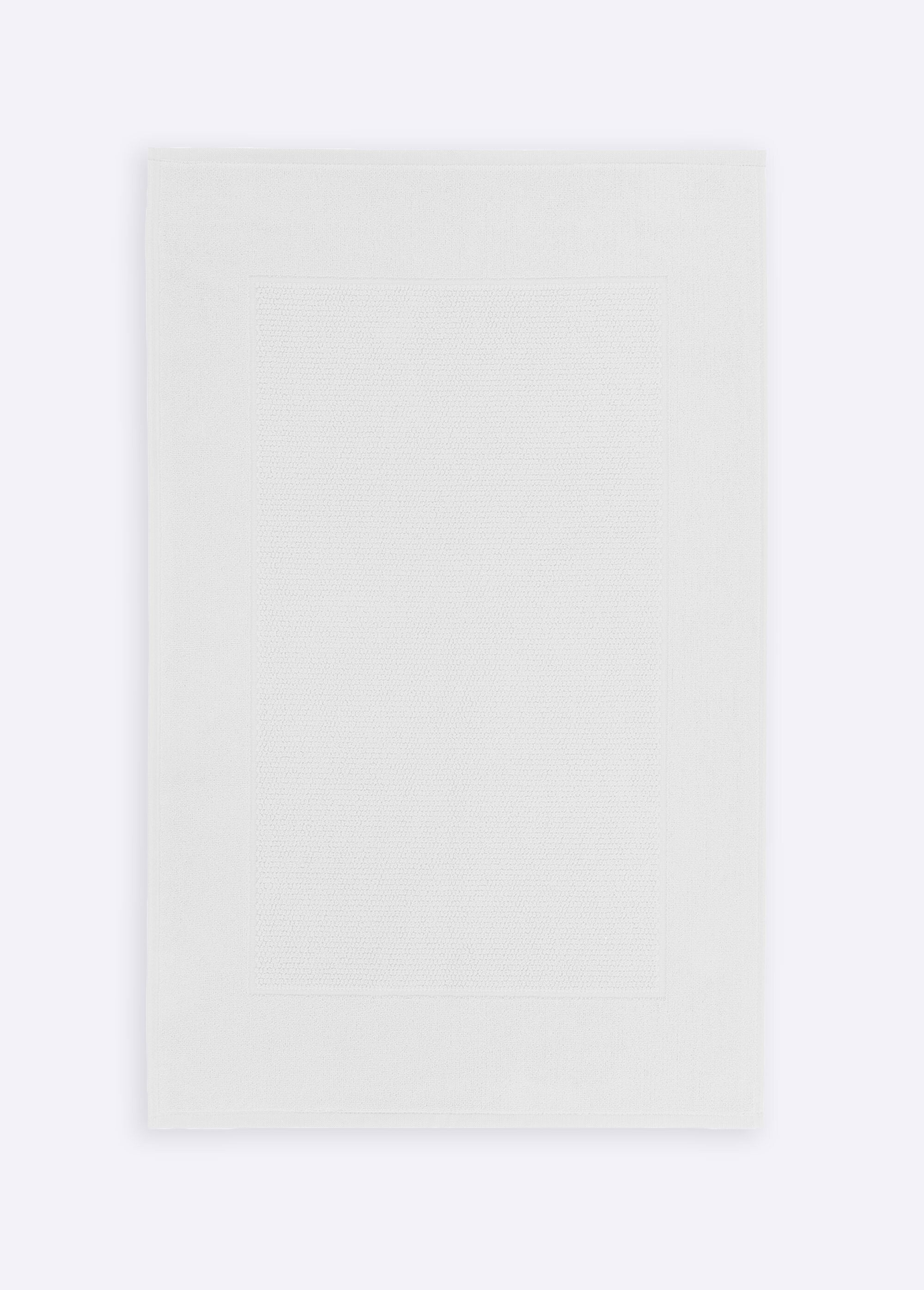 Tappeto_da_bagno_in_spugna_con_listelli_sottili_Blanc_FA1_slim