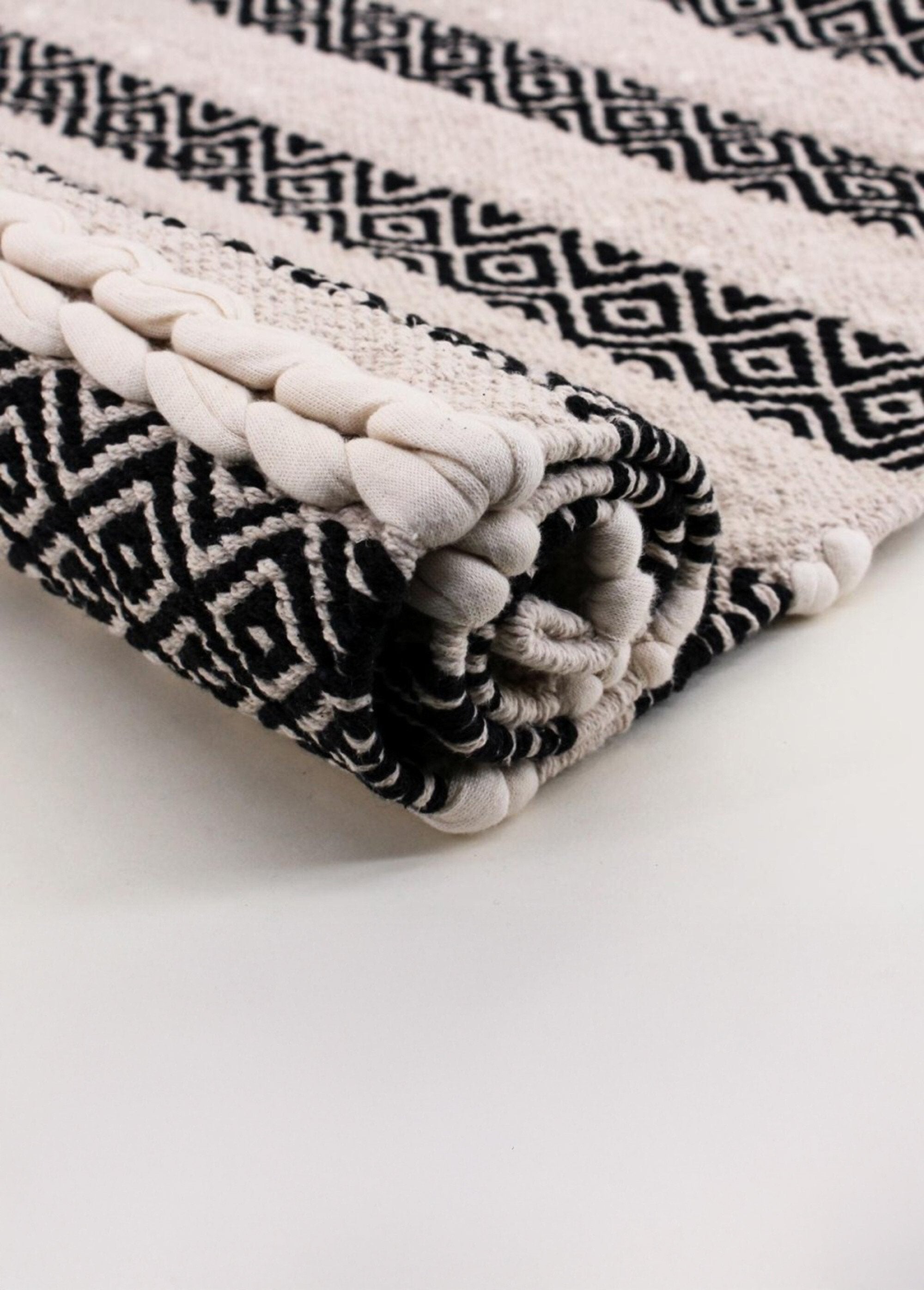 Tappeto_etnico_a_righe,_110x60cm_Blanc_noir_DE1_slim