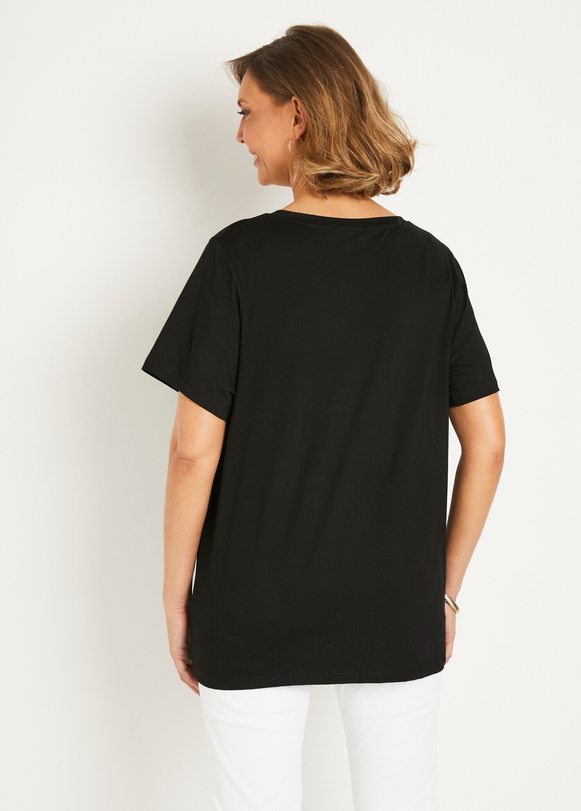 T-shirt_con_scollo_a_V_e_ricamo_a_cuore_Noir_DO1_slim