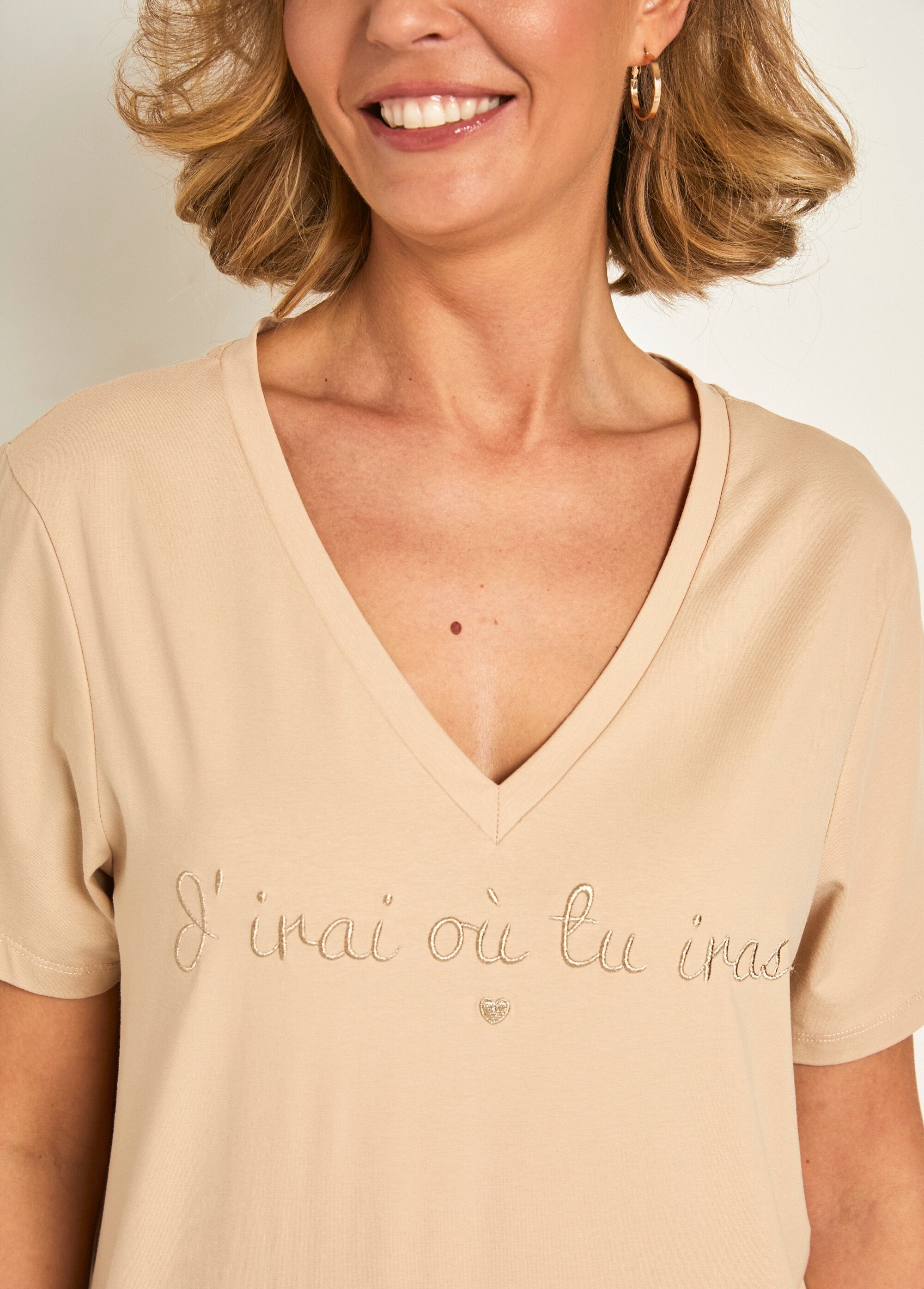 T-shirt_a_maniche_corte_con_messaggio_ricamato_Beige_DE2_slim