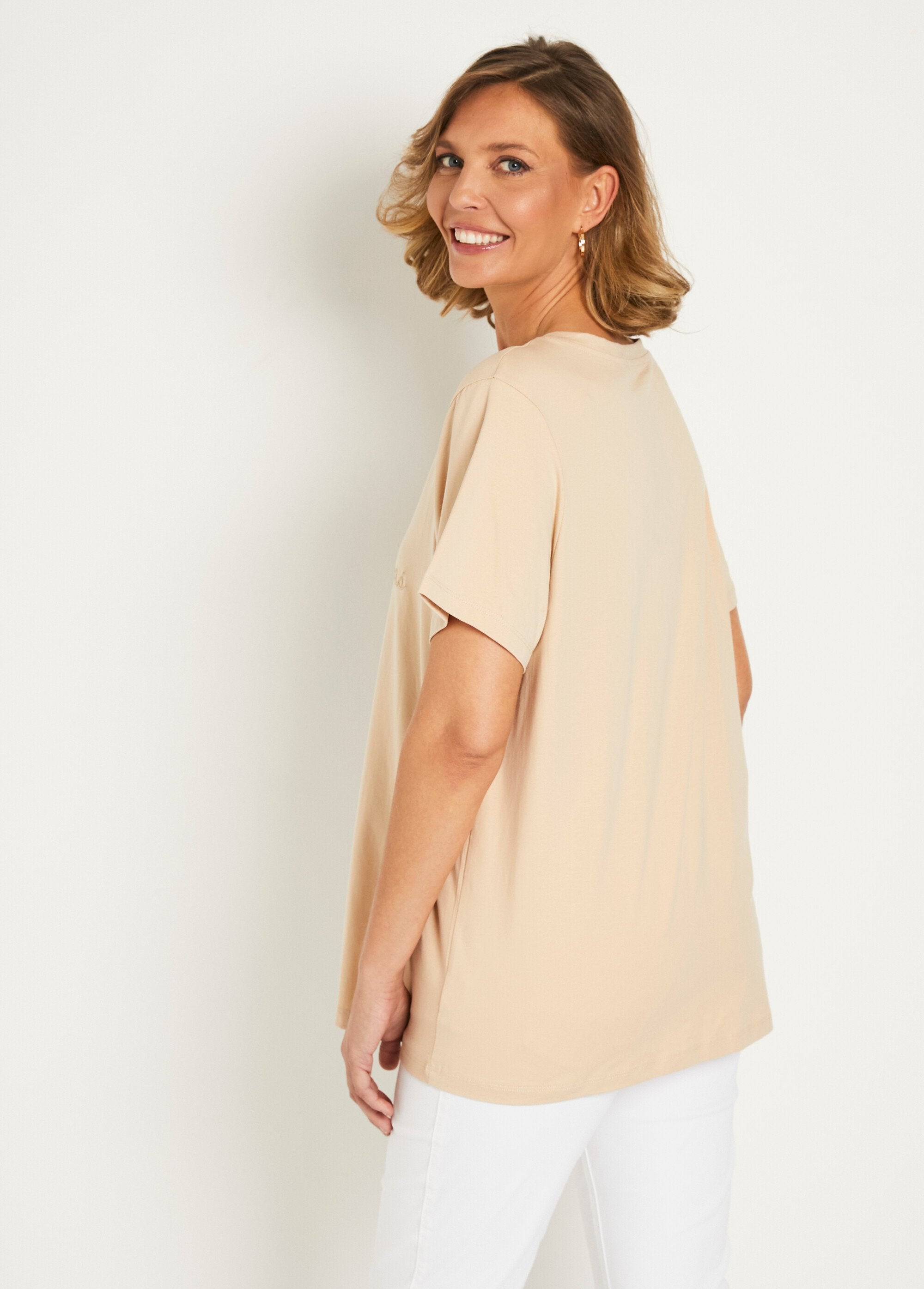 T-shirt_a_maniche_corte_con_messaggio_ricamato_Beige_DO1_slim