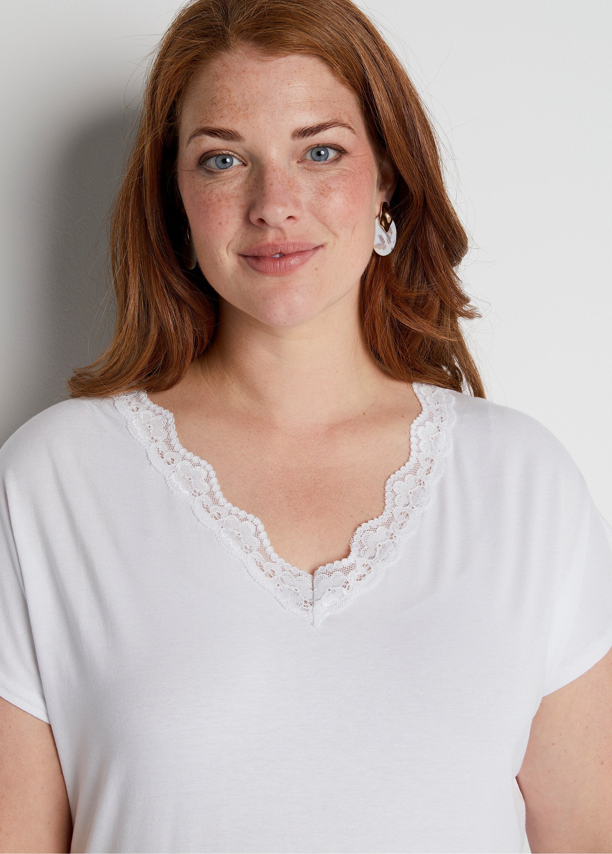 T-shirt_corta_in_pizzo_elasticizzato_BIANCO_DE1_curvy