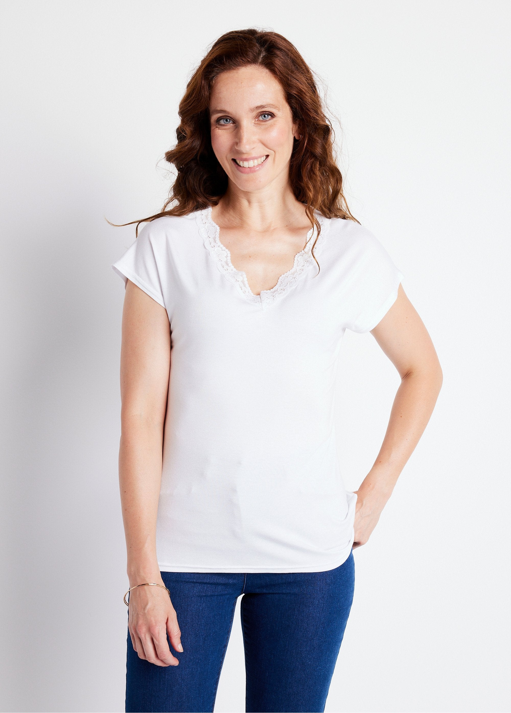 T-shirt_corta_in_pizzo_elasticizzato_BIANCO_FA1_slim