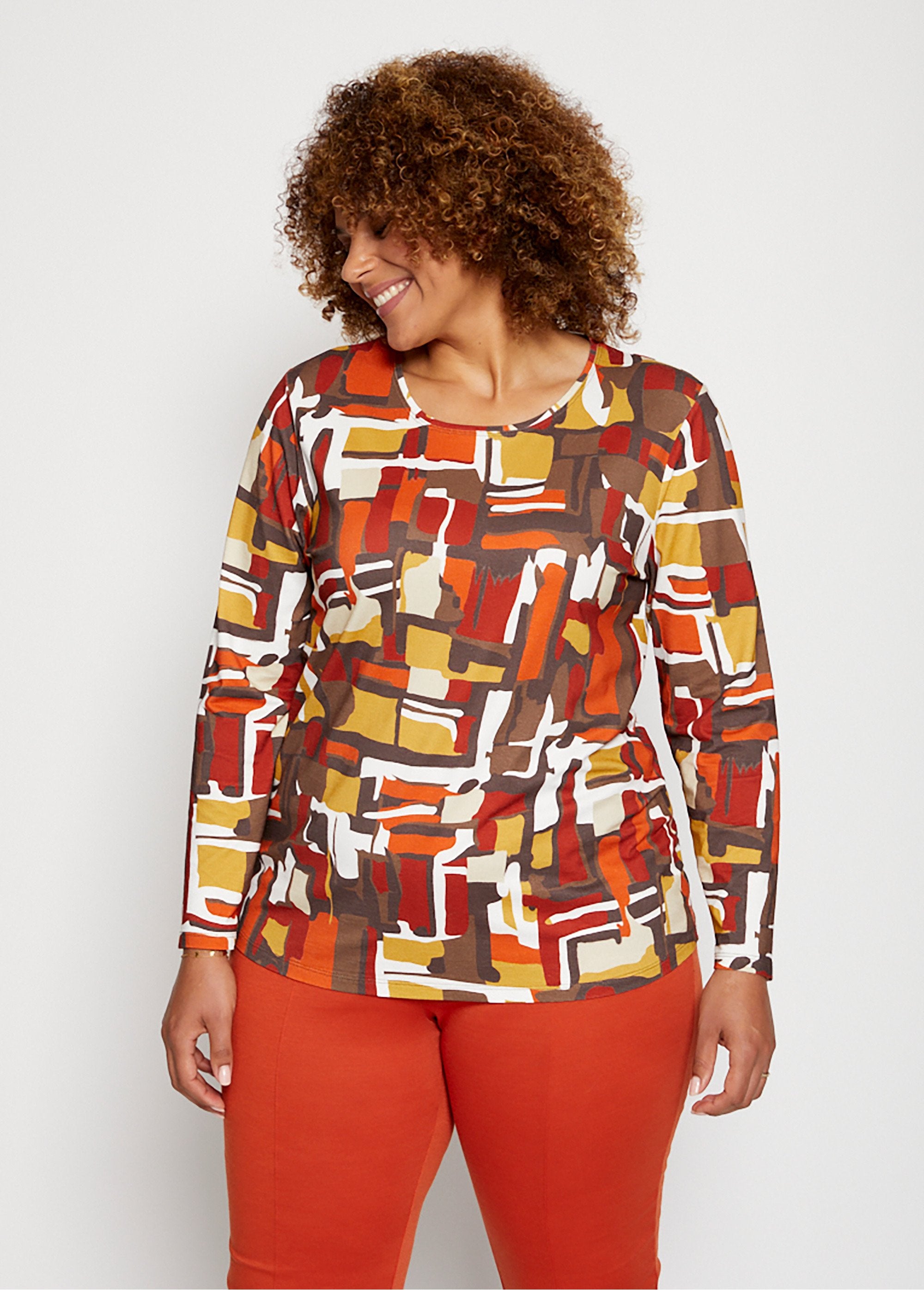 T-shirt_in_maglia_morbida_con_stampa_geometrica_Marrone_e_miele_FA1_curvy