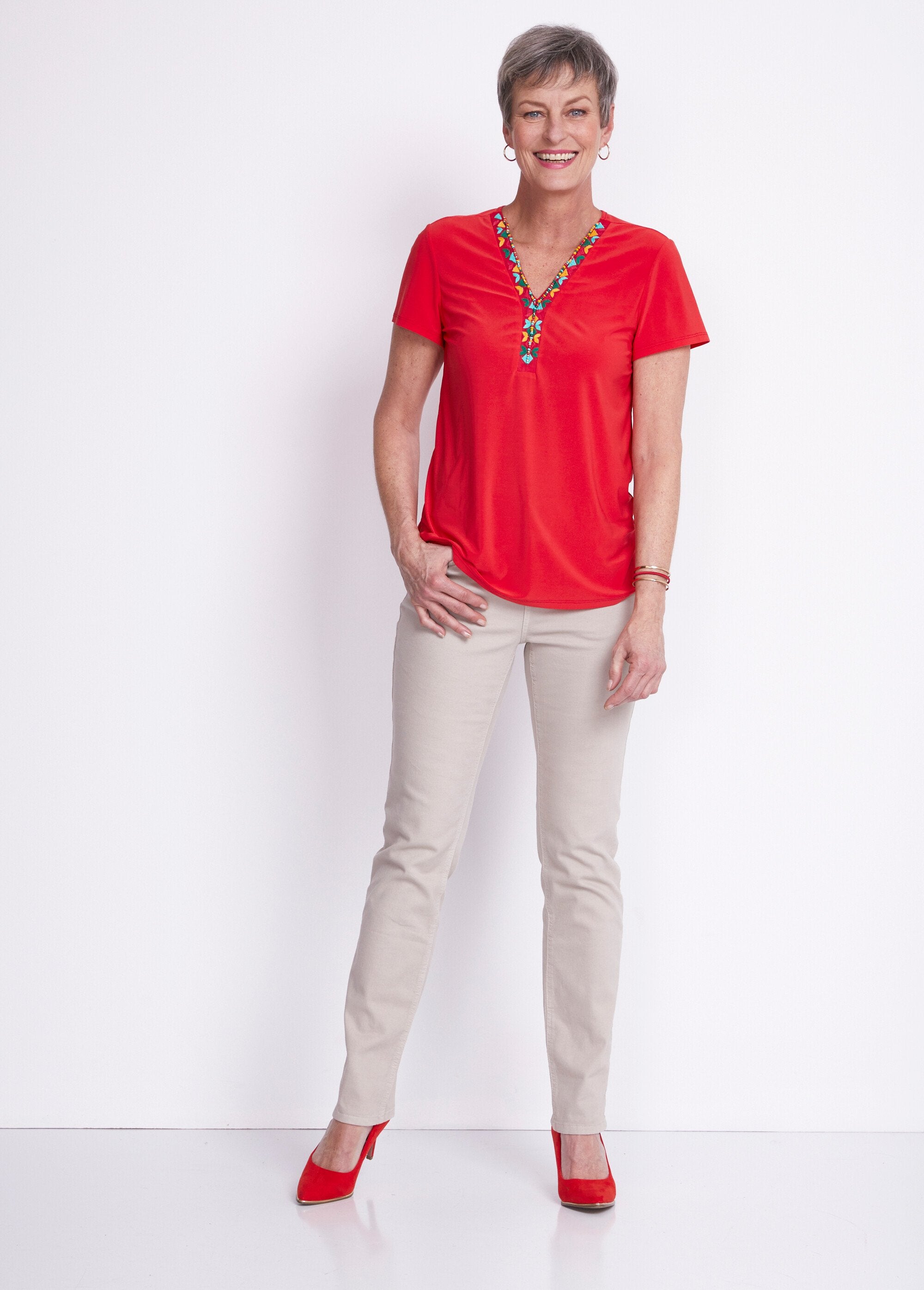 T-shirt_in_maglia_elastica_con_scollo_a_fantasia_Rouge_SF1_slim