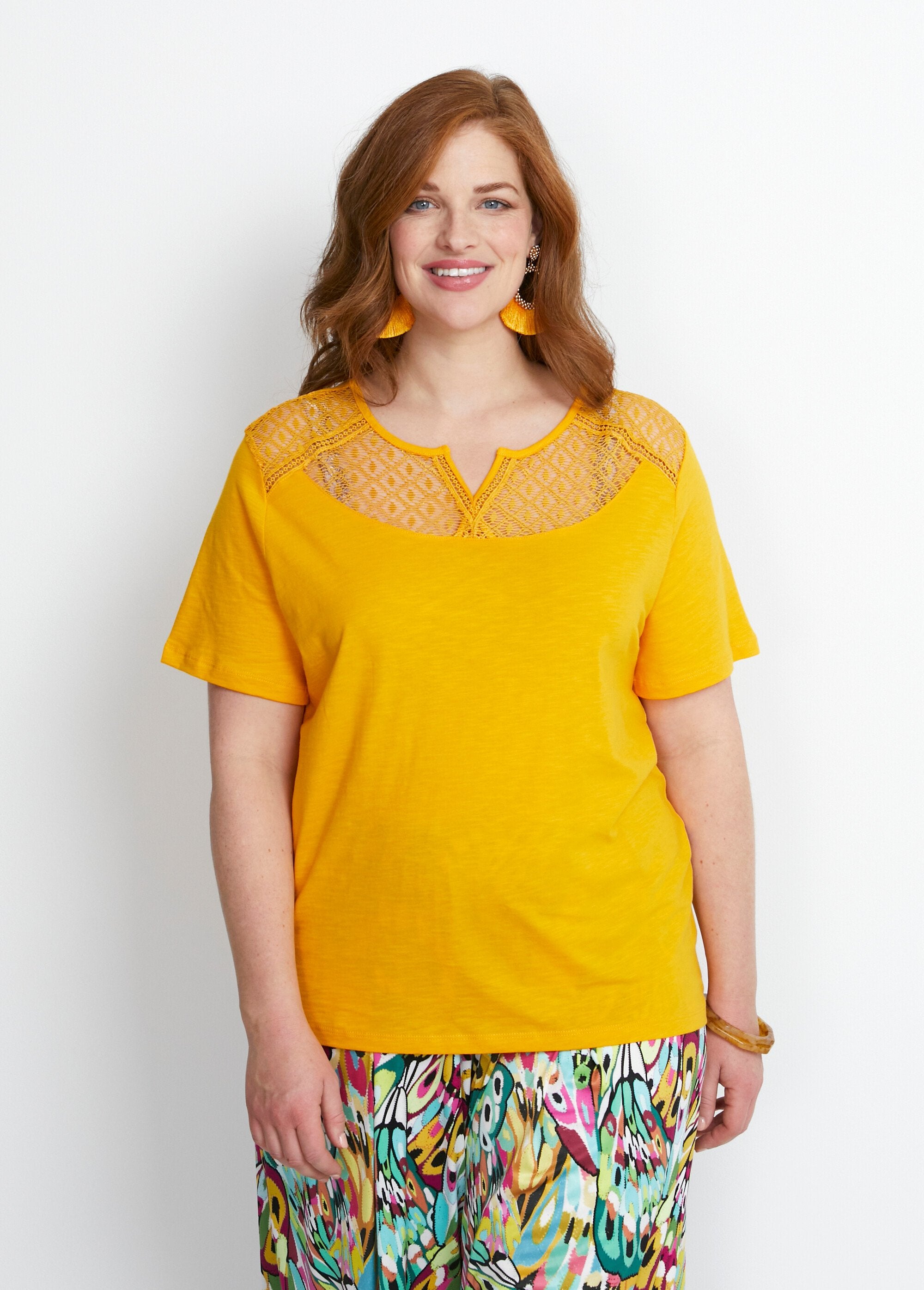 T-shirt_in_cotone_con_pizzo_fiammato_Zafferano_FA1_curvy