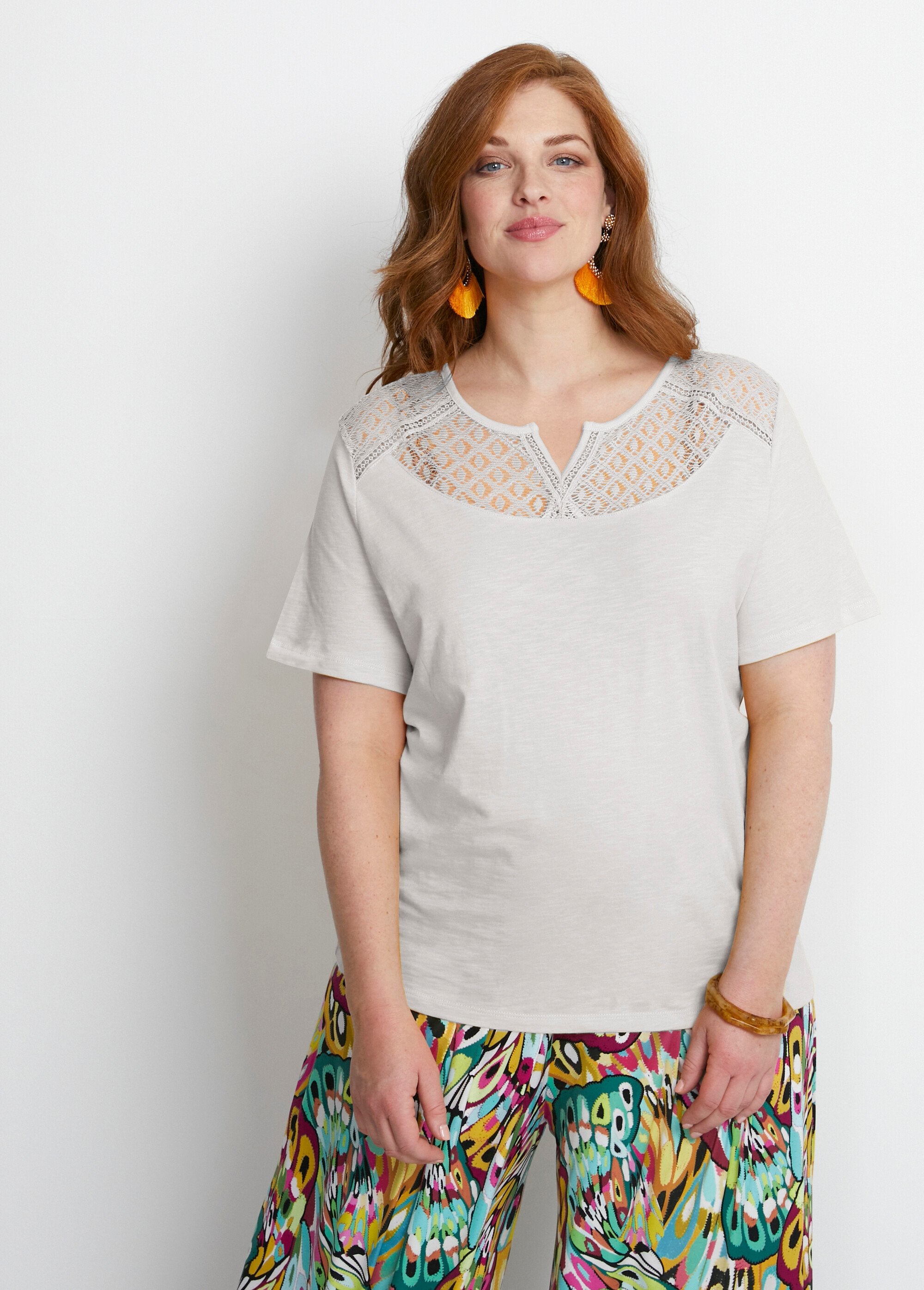 T-shirt_in_cotone_con_pizzo_fiammato_BIANCO_FA1_curvy