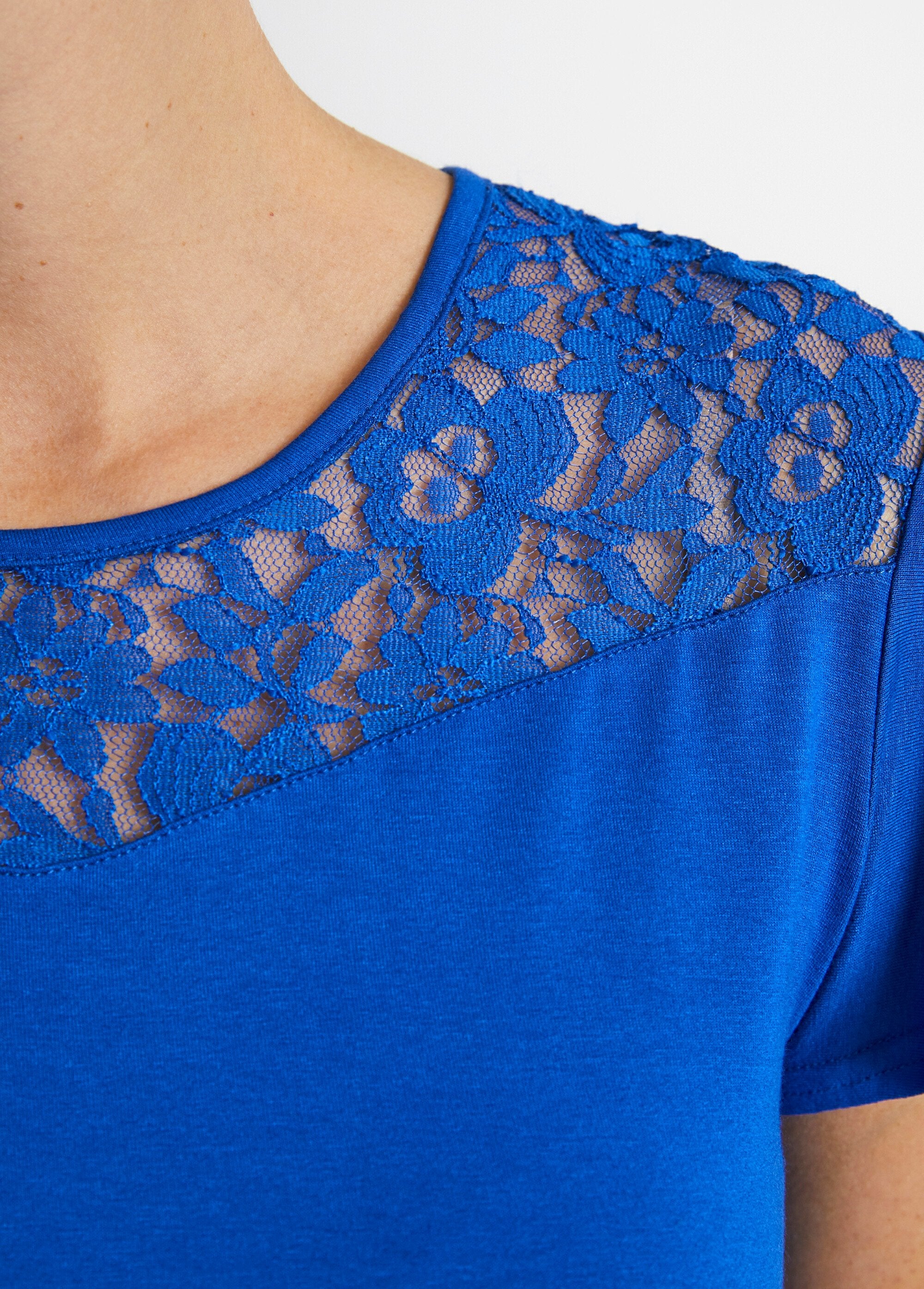 T-shirt_in_pizzo_a_maniche_corte_Bleu_DE3_slim