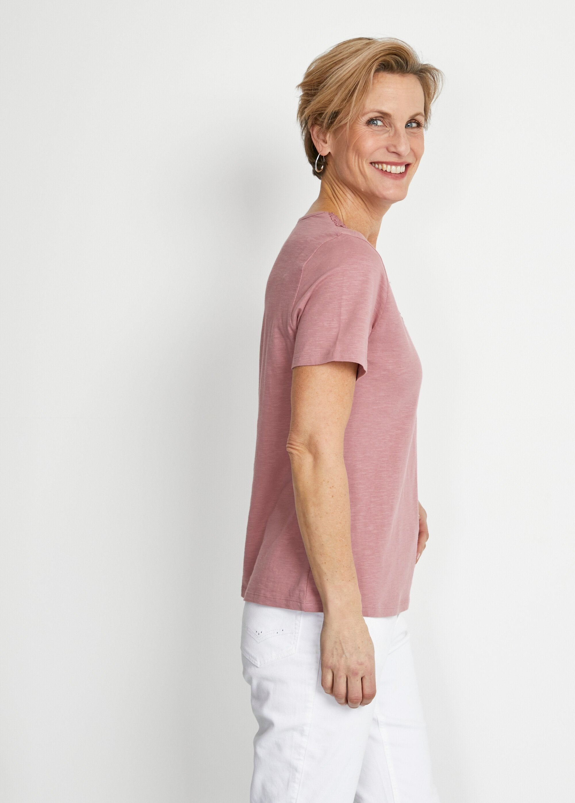 T-shirt_a_maniche_corte_in_cotone_e_macramé_Rosa_DR1_slim