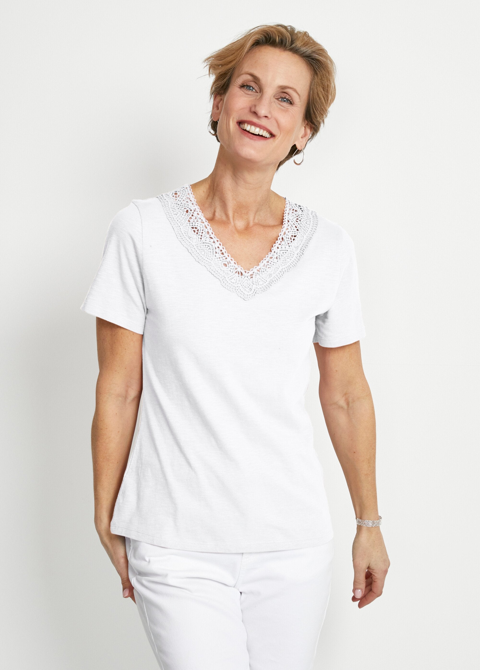 T-shirt_a_maniche_corte_in_cotone_e_macramé_Bianco_FA1_slim