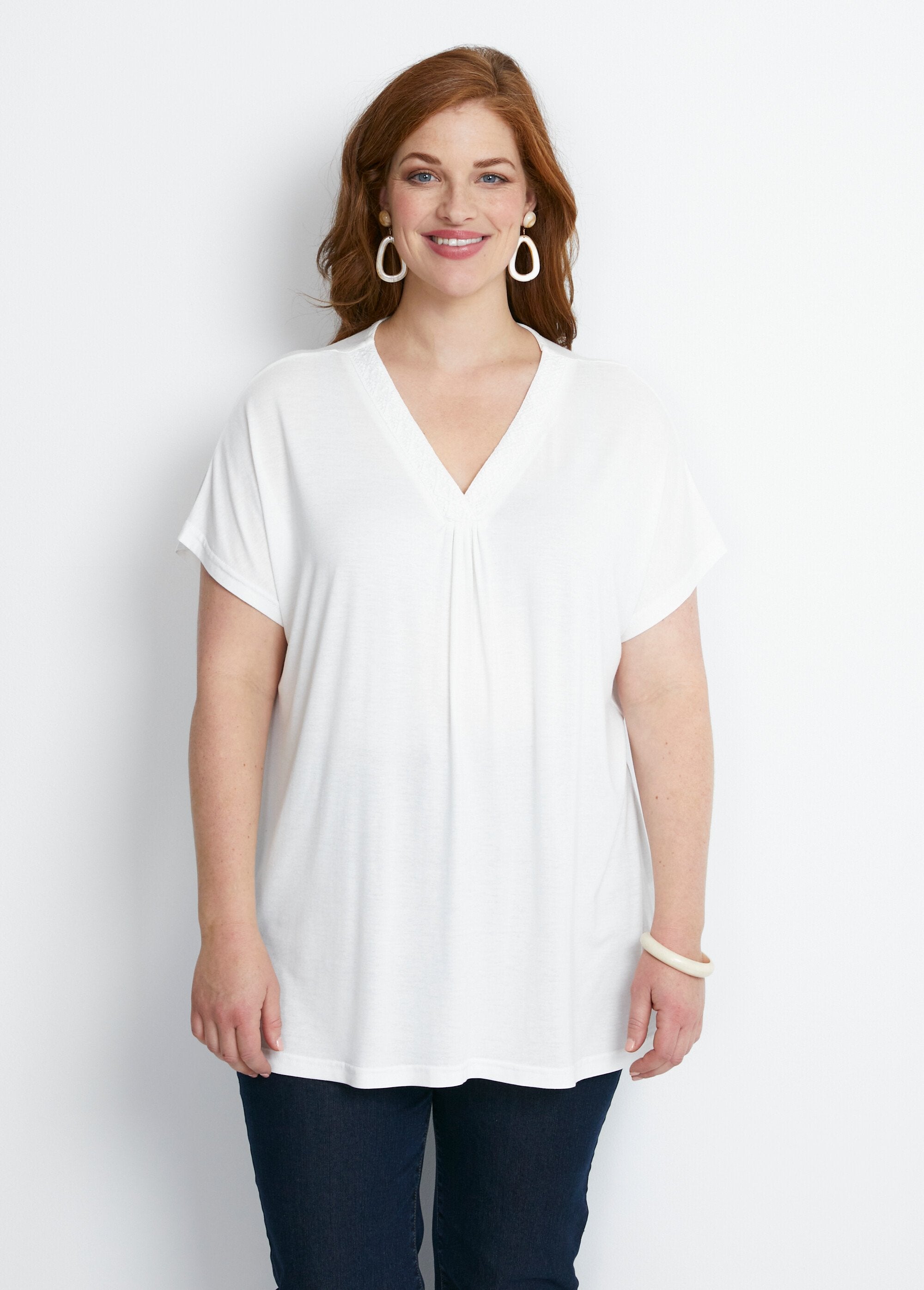 T-shirt_lunga_e_svasata_in_pizzo_Bianco_FA1_curvy