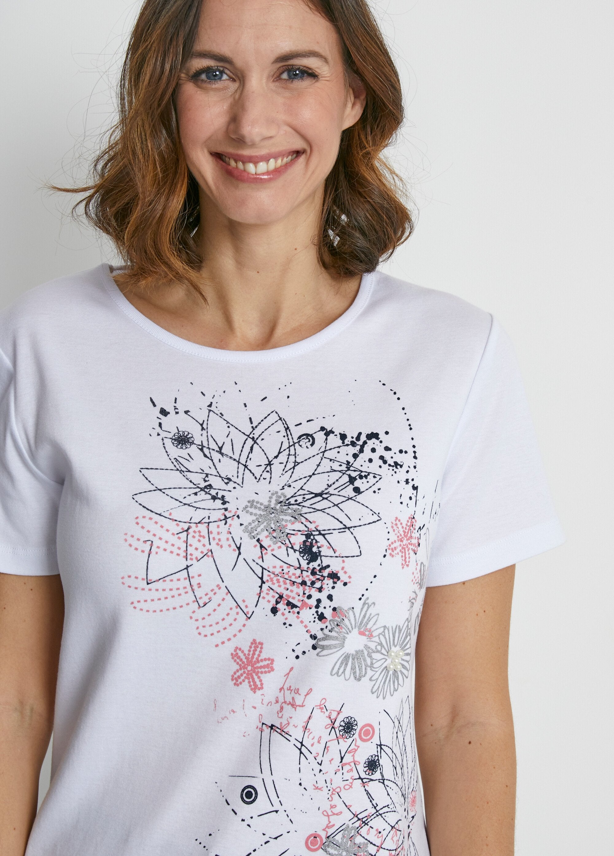 T-shirt_lunga_a_fiori_con_spacchi_laterali_BIANCO_DE1_slim