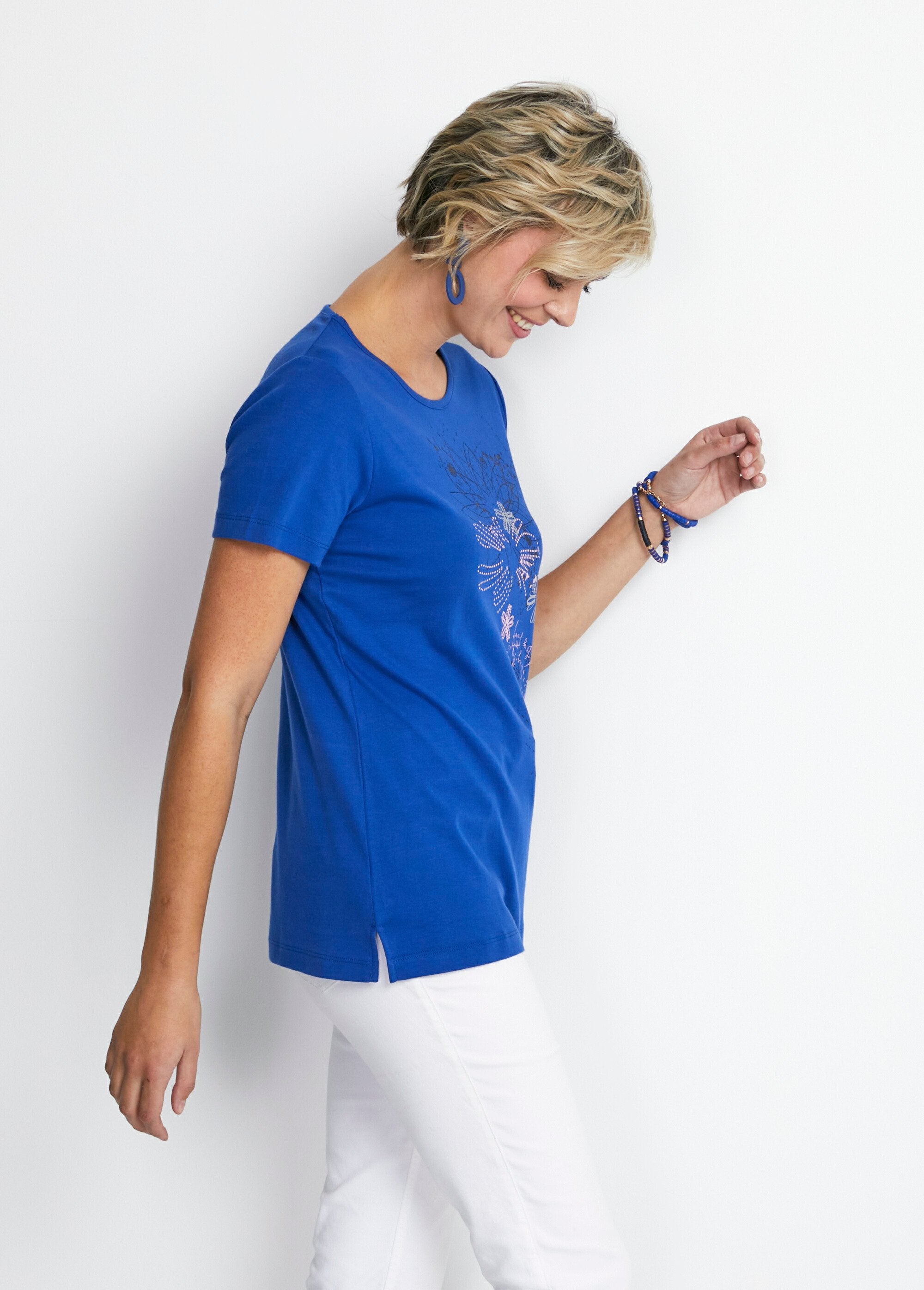 T-shirt_lunga_a_fiori_con_spacchi_laterali_BLU_DR1_slim