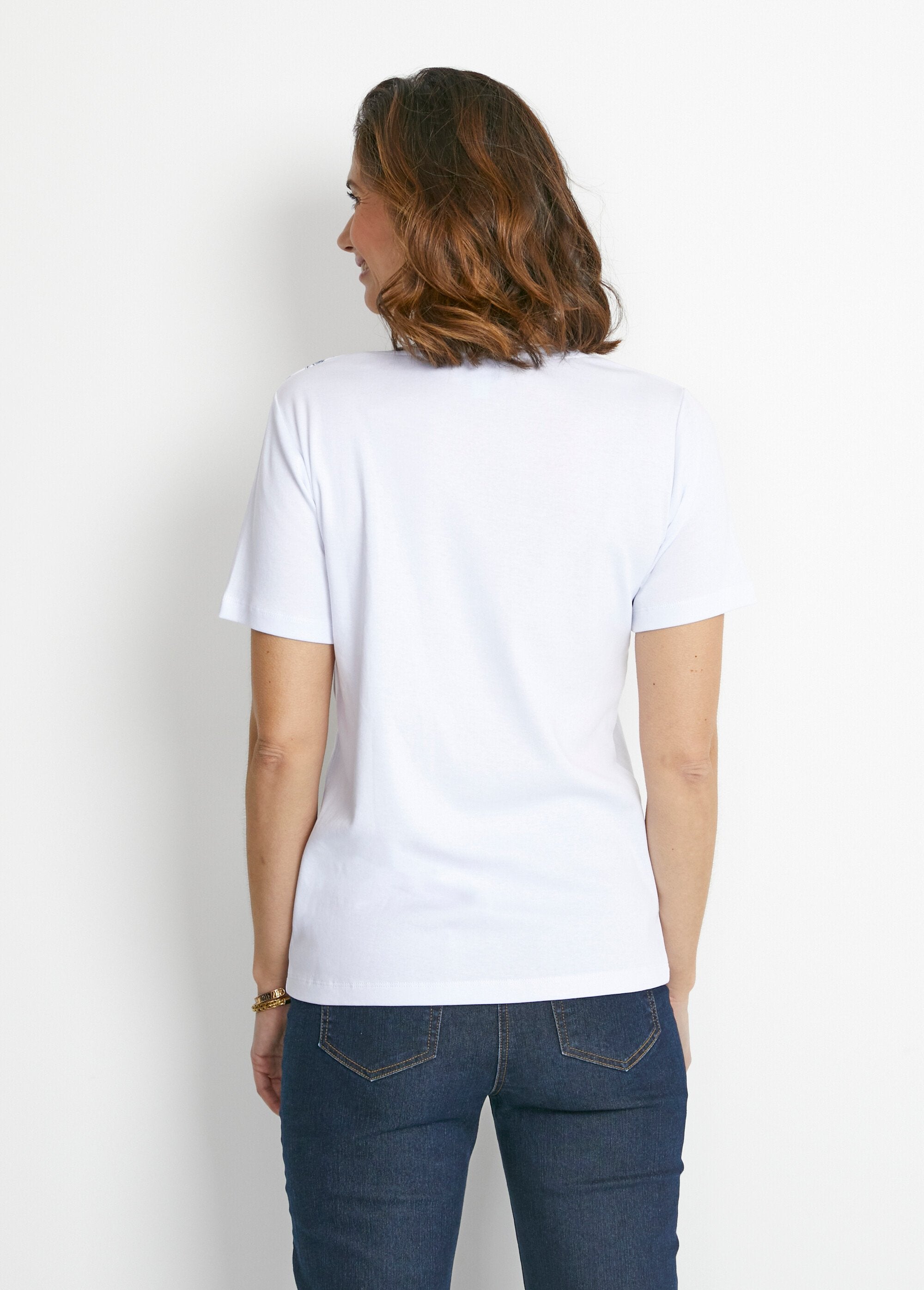 T-shirt_a_maniche_corte_con_colletto_borchiato_BIANCO_DO1_slim